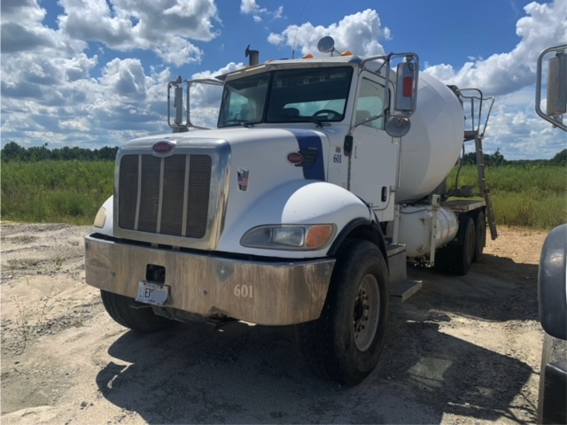 2006 PETERBILT 335 - Image 2