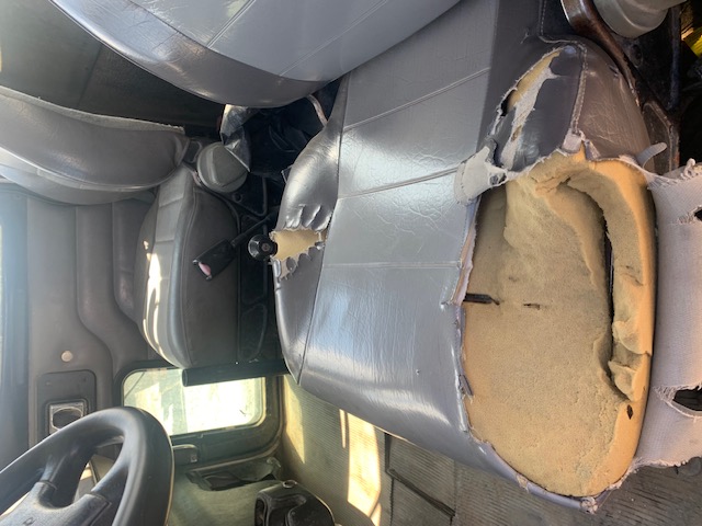 2006 PETERBILT 335 - view 5 of 8