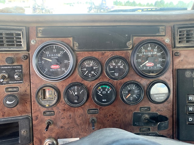 2006 PETERBILT 335 - view 6 of 8