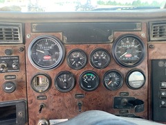 2006 PETERBILT 335 - Image 6