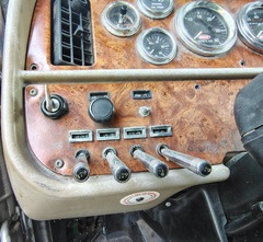 2002 PETERBILT 379 - Image 26