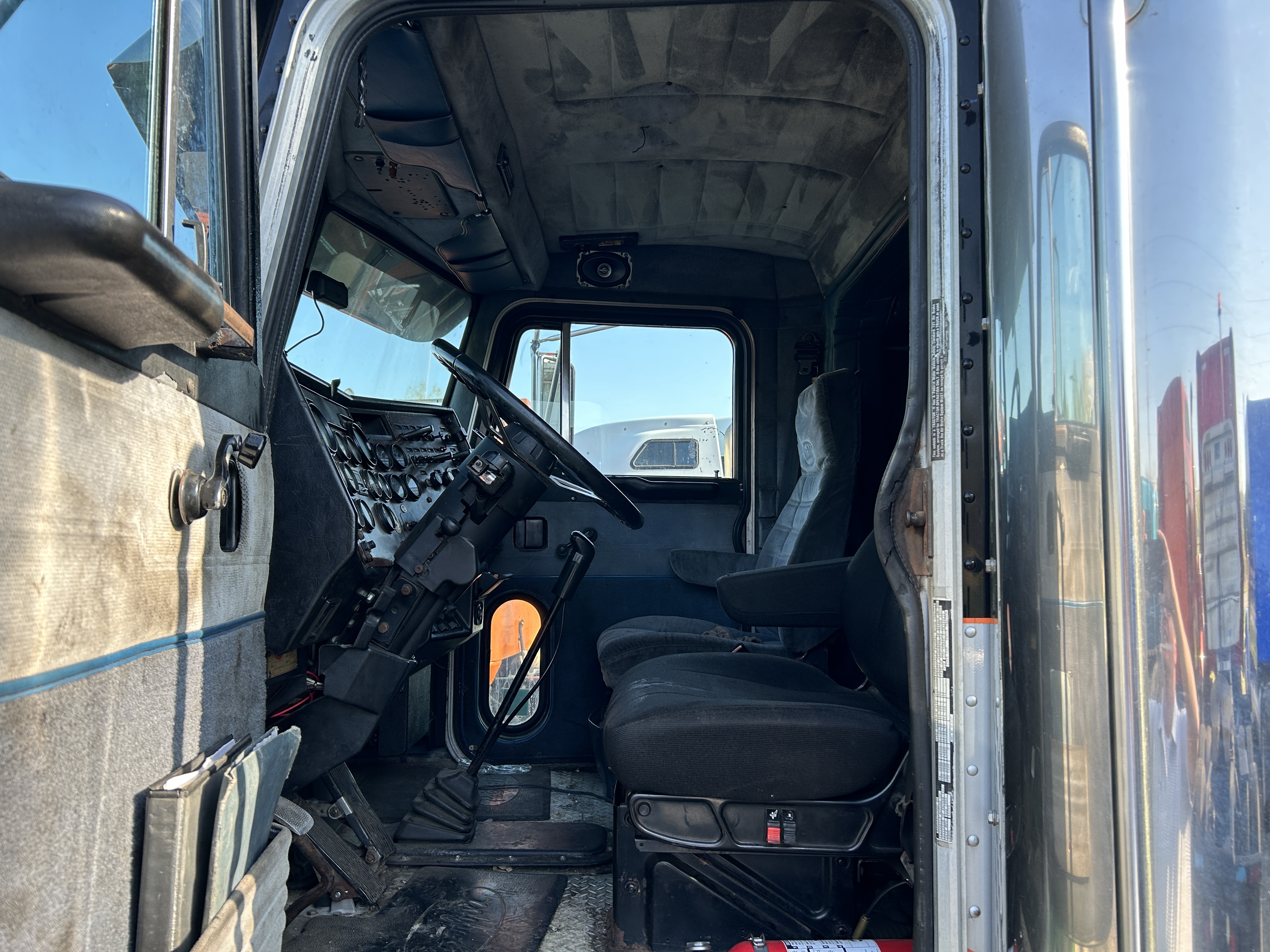 1996 PETERBILT 379 - Image 35