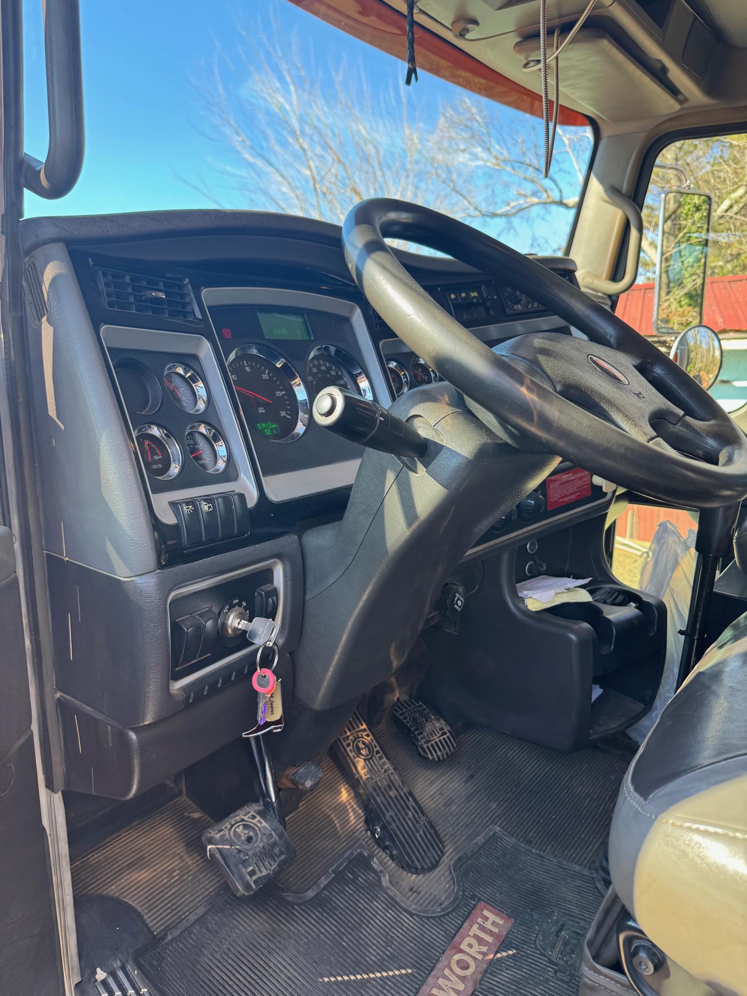 2014 KENWORTH T800 - Image 11