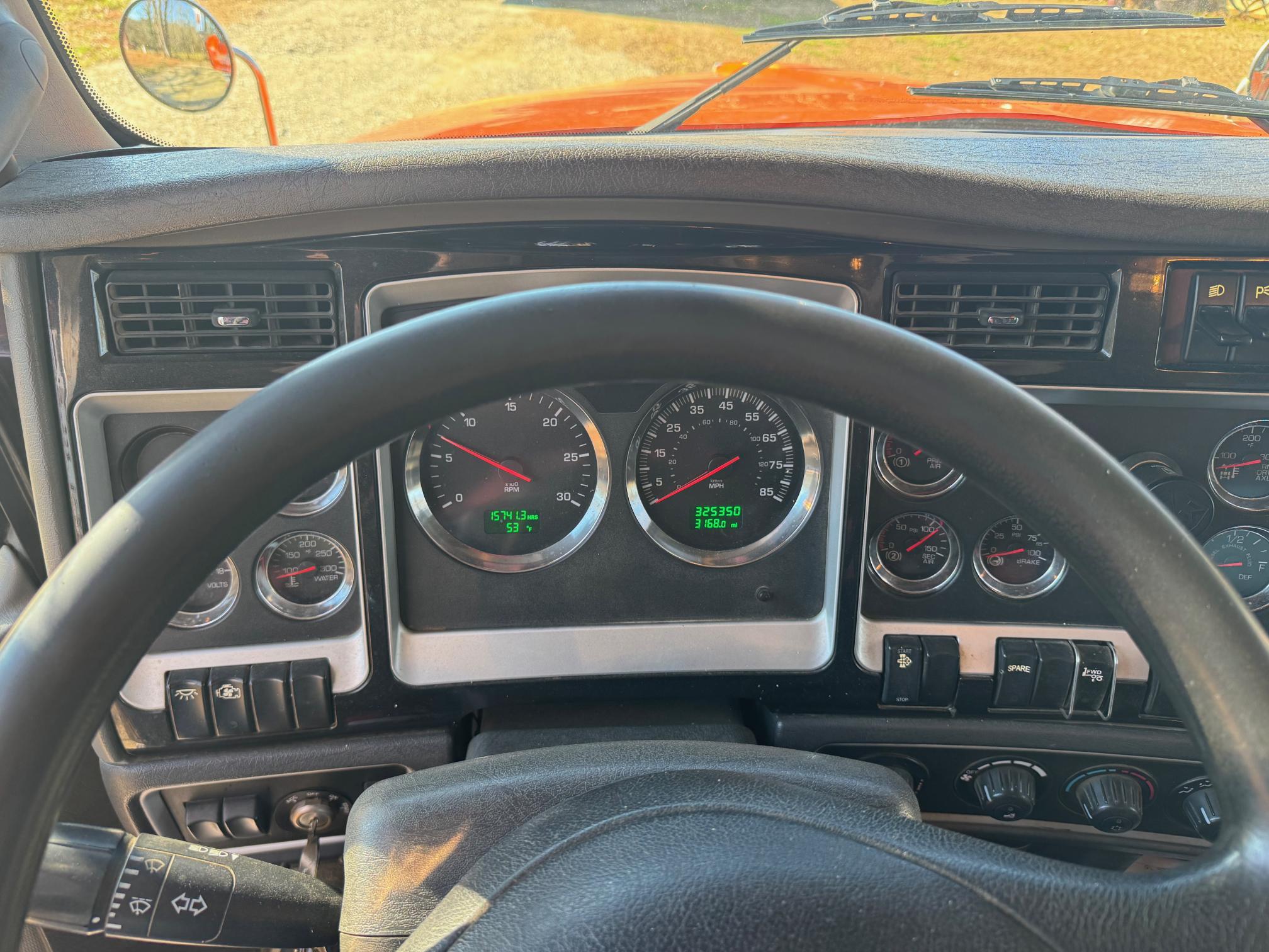 2014 KENWORTH T800 - Image 12