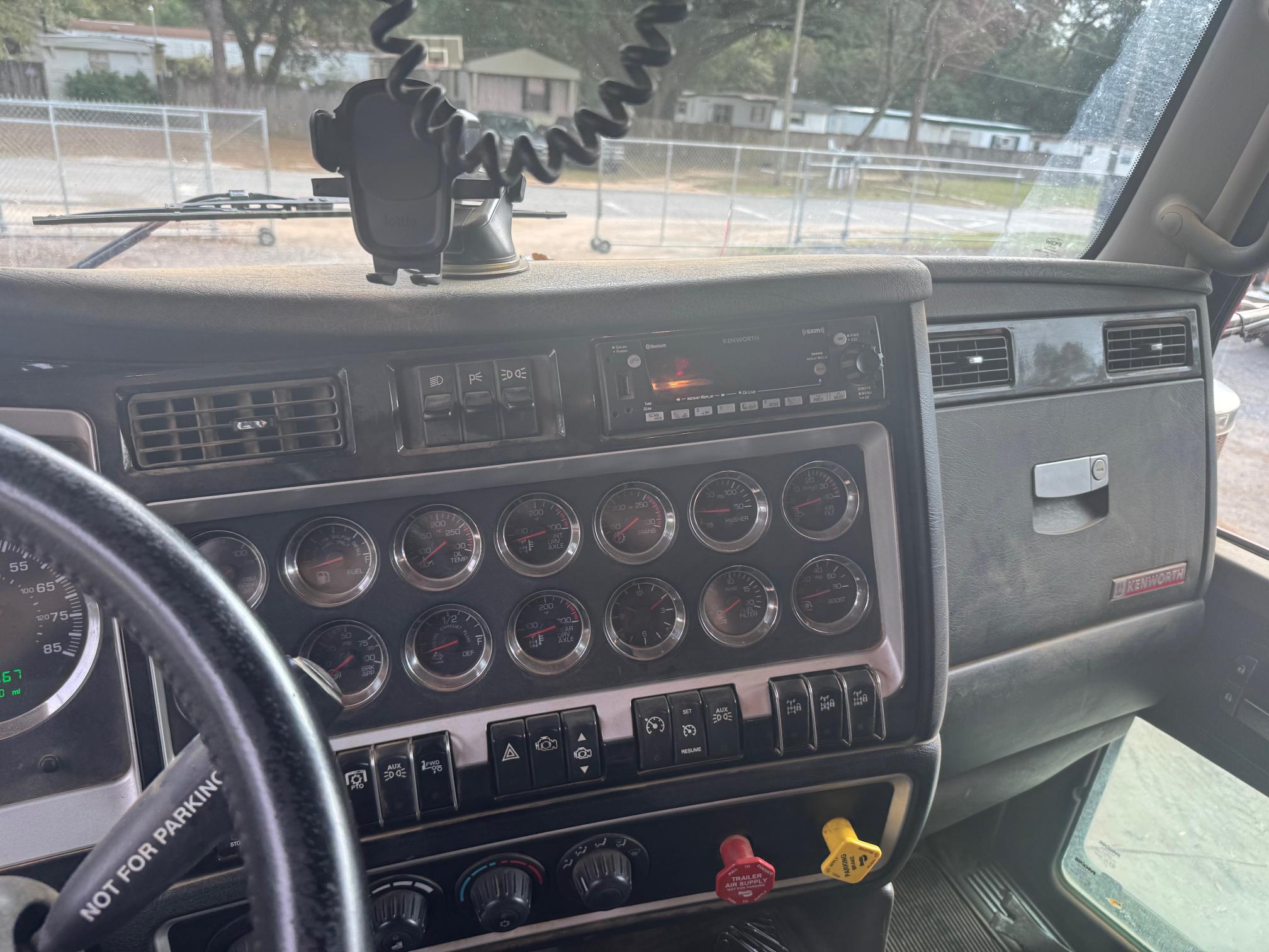 2021 KENWORTH T800 - Image 10