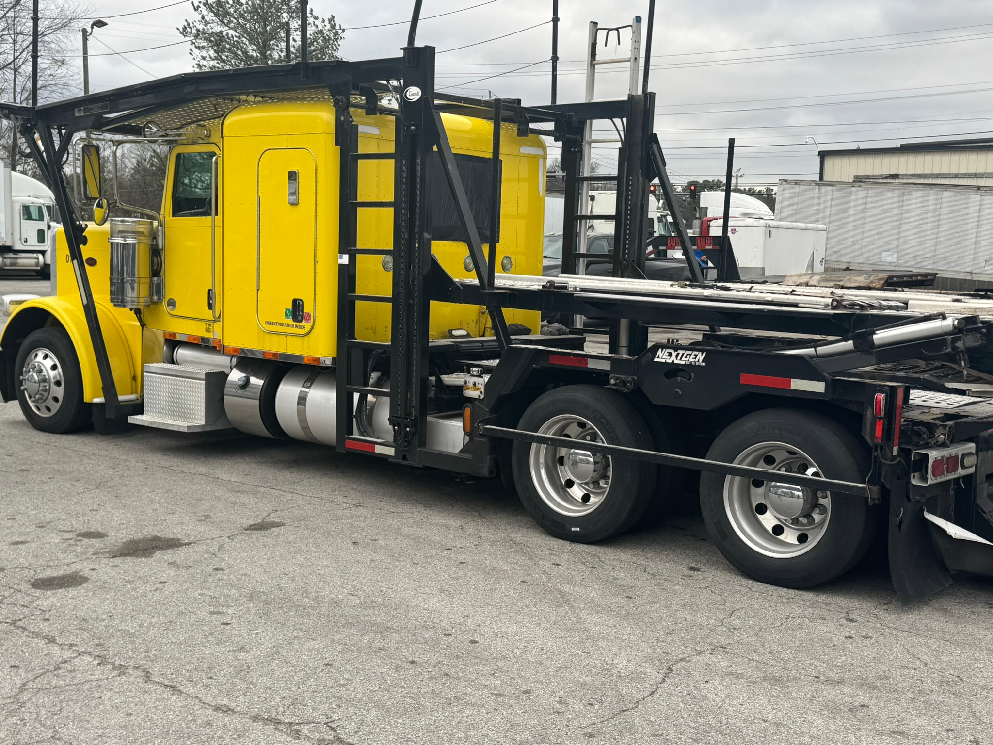 2014 PETERBILT 388 - Image 10