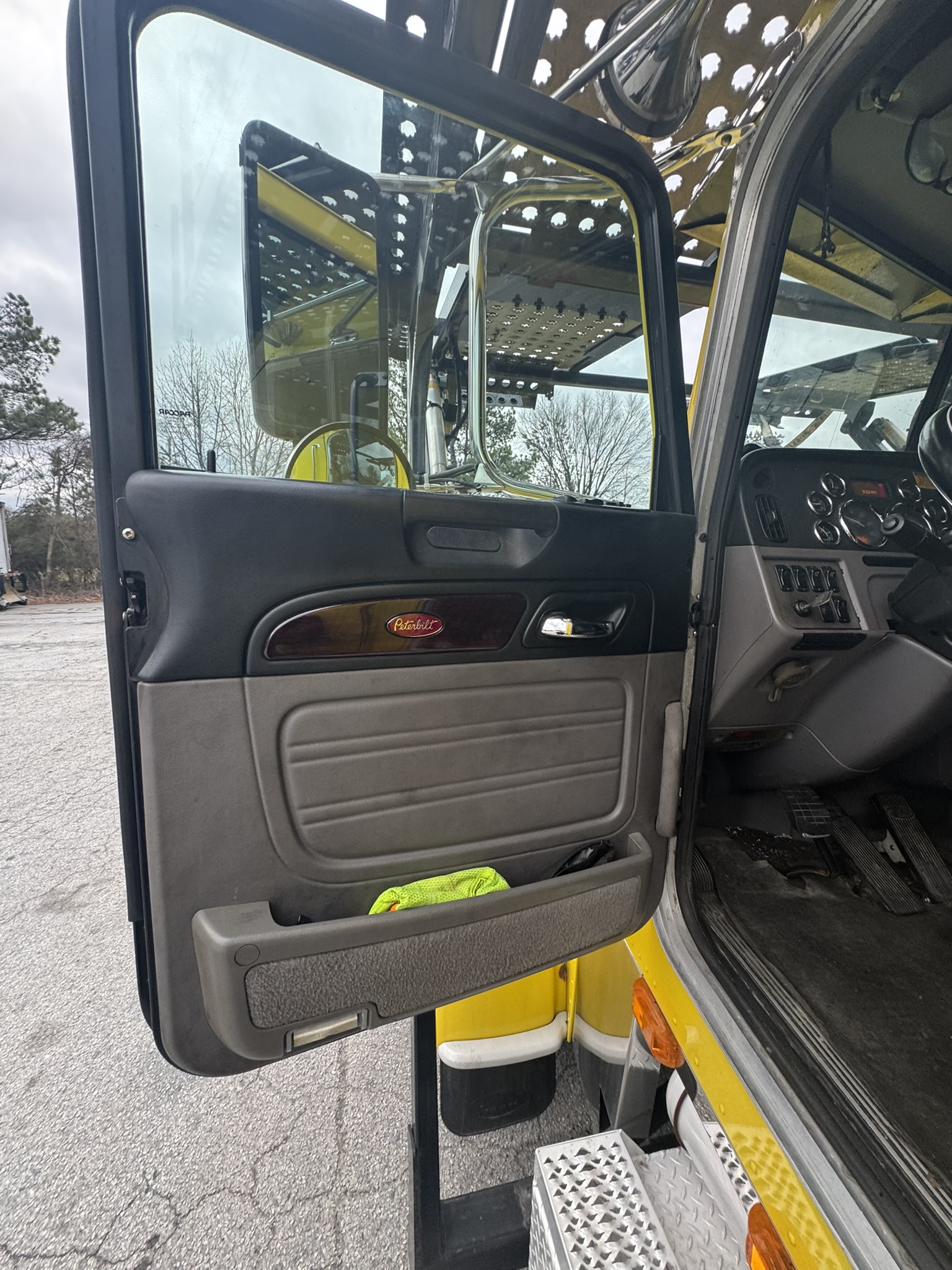 2014 PETERBILT 388 - Image 11