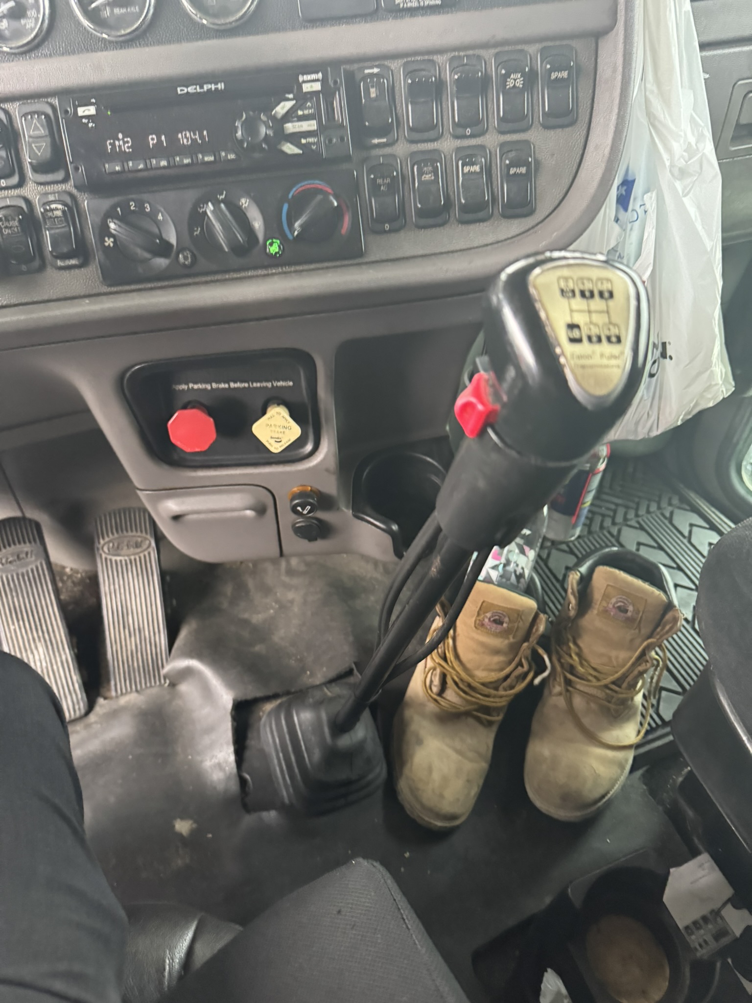 2014 PETERBILT 388 - Image 15