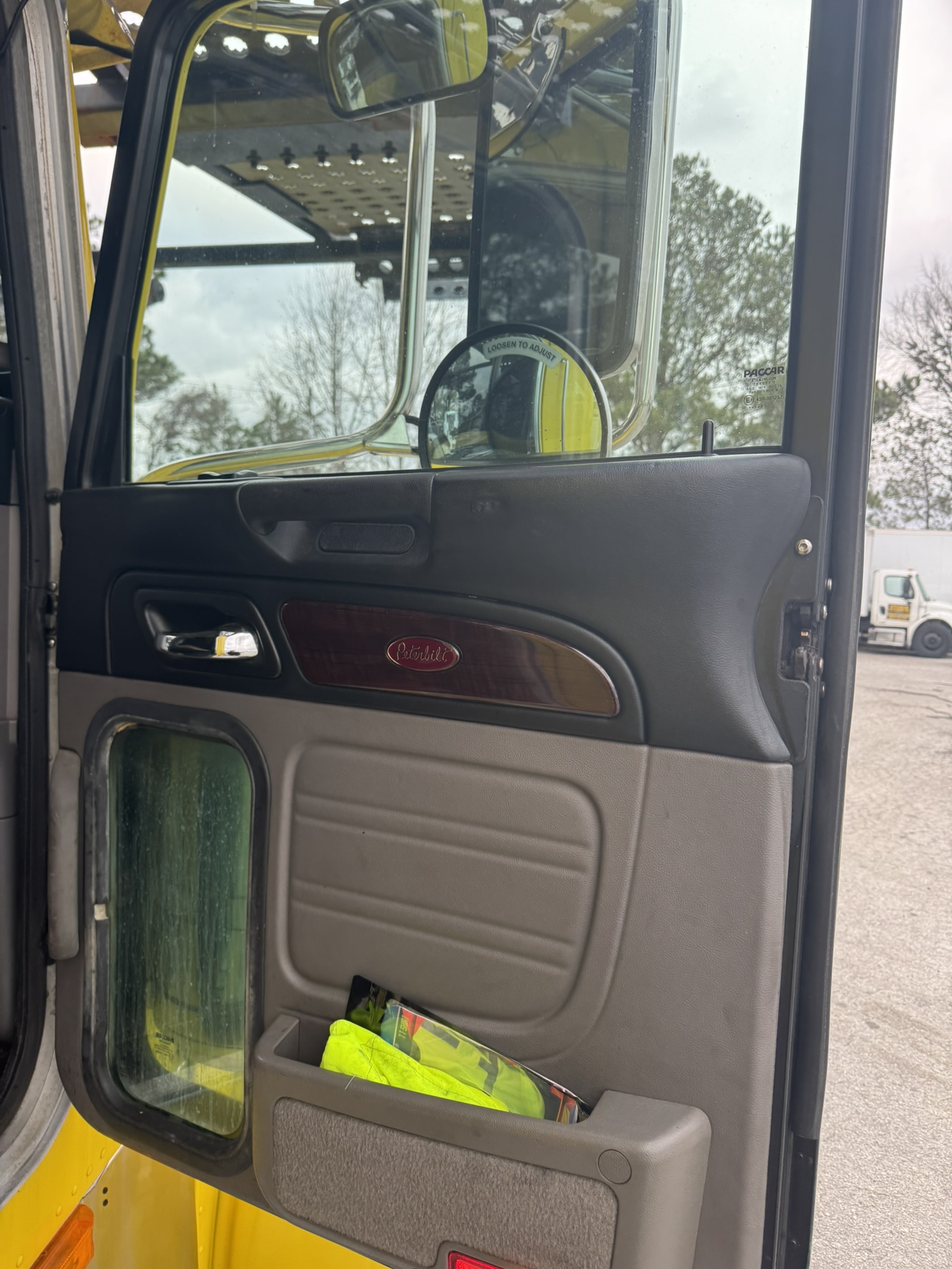 2014 PETERBILT 388 - Image 18