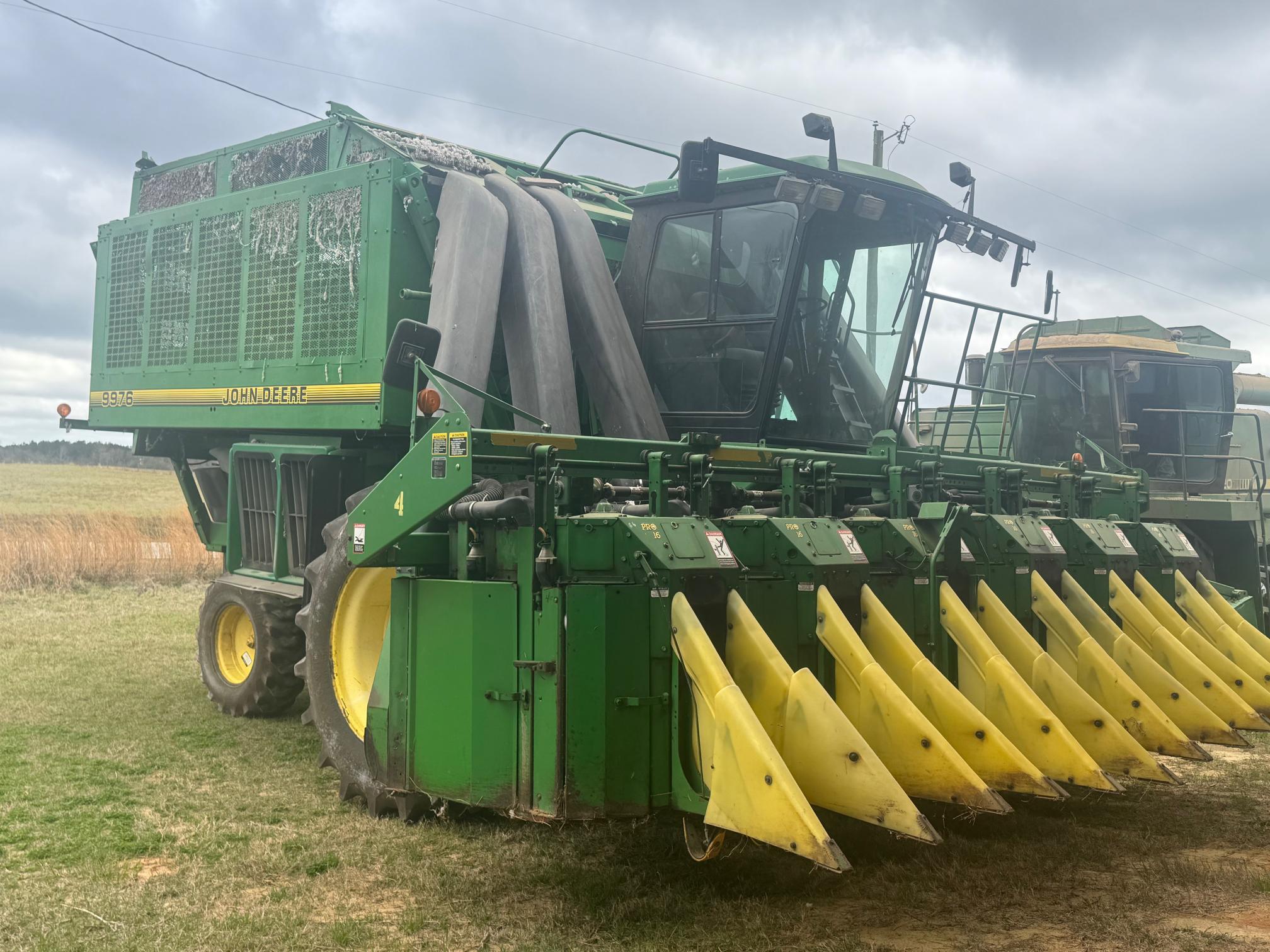 2001 JOHN DEERE 9976 - view 9 of 9