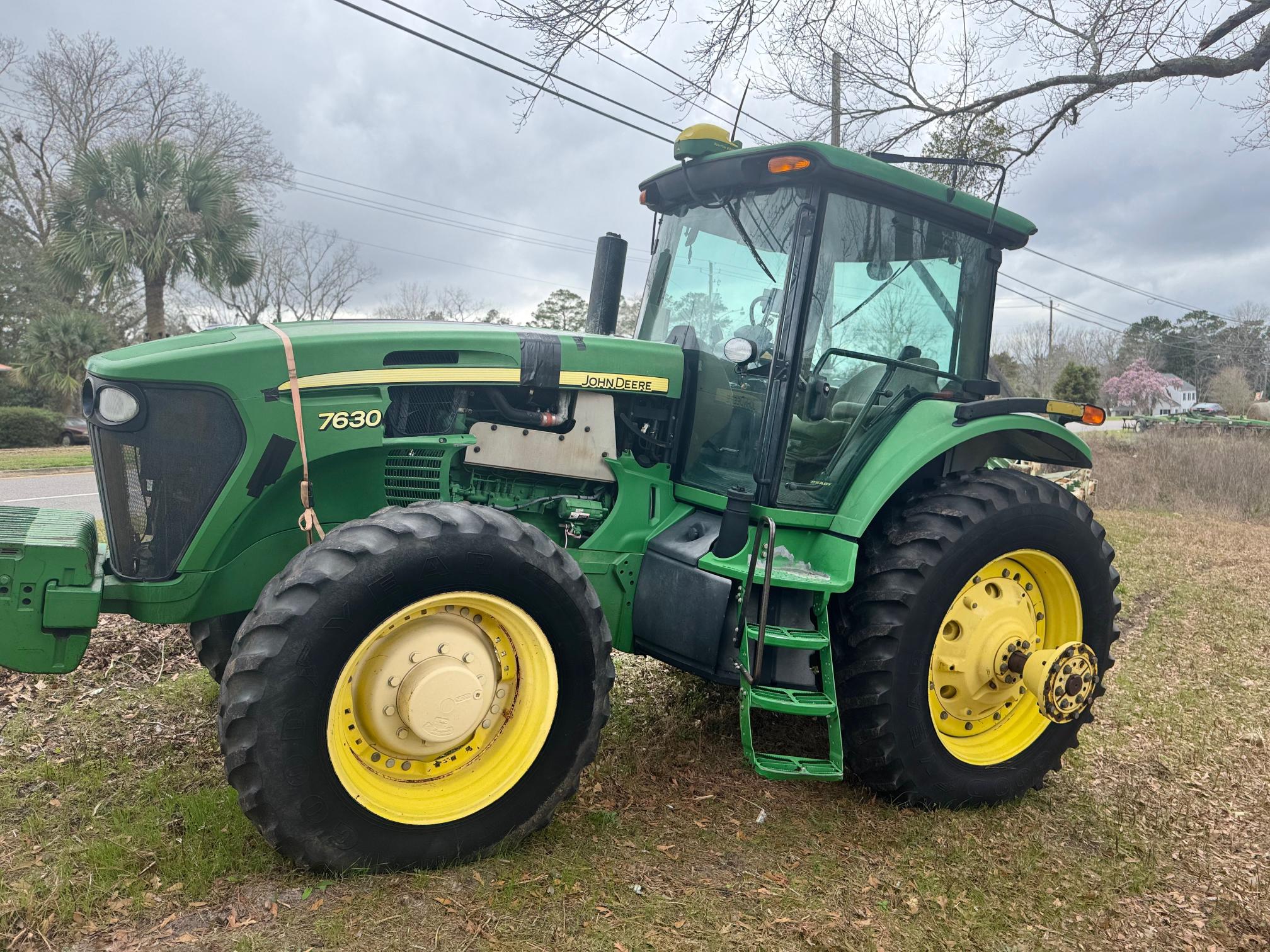 2010 JOHN DEERE 7630 - Image 2