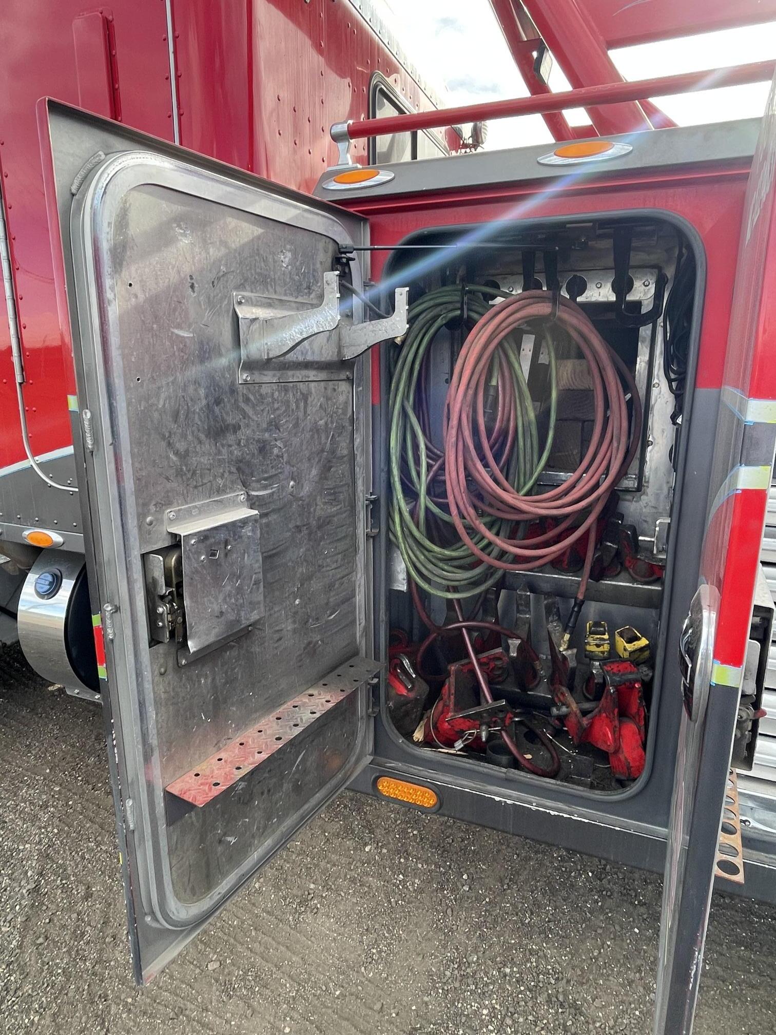 2012 PETERBILT 389 - Image 32