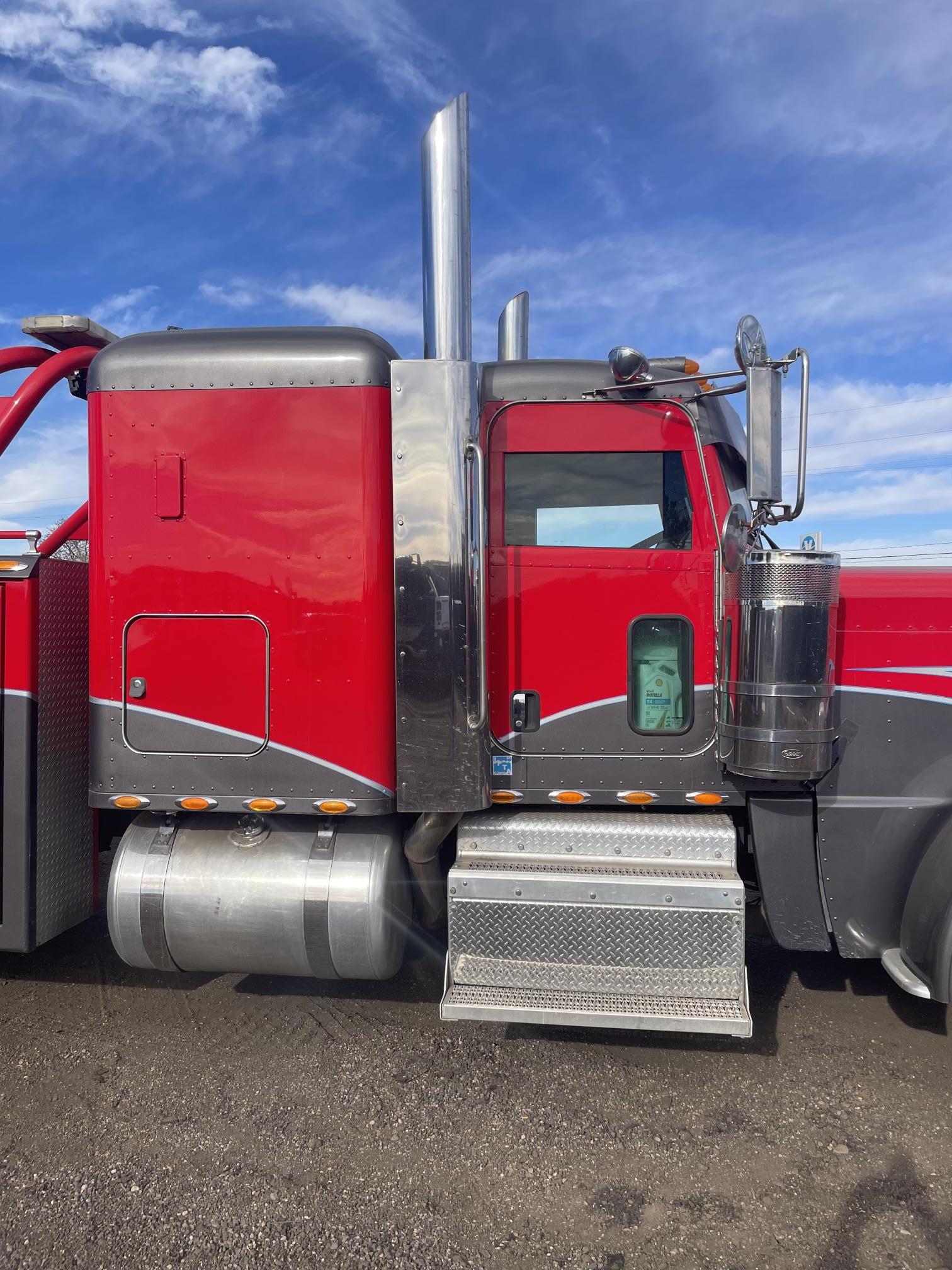 2012 PETERBILT 389 - Image 9