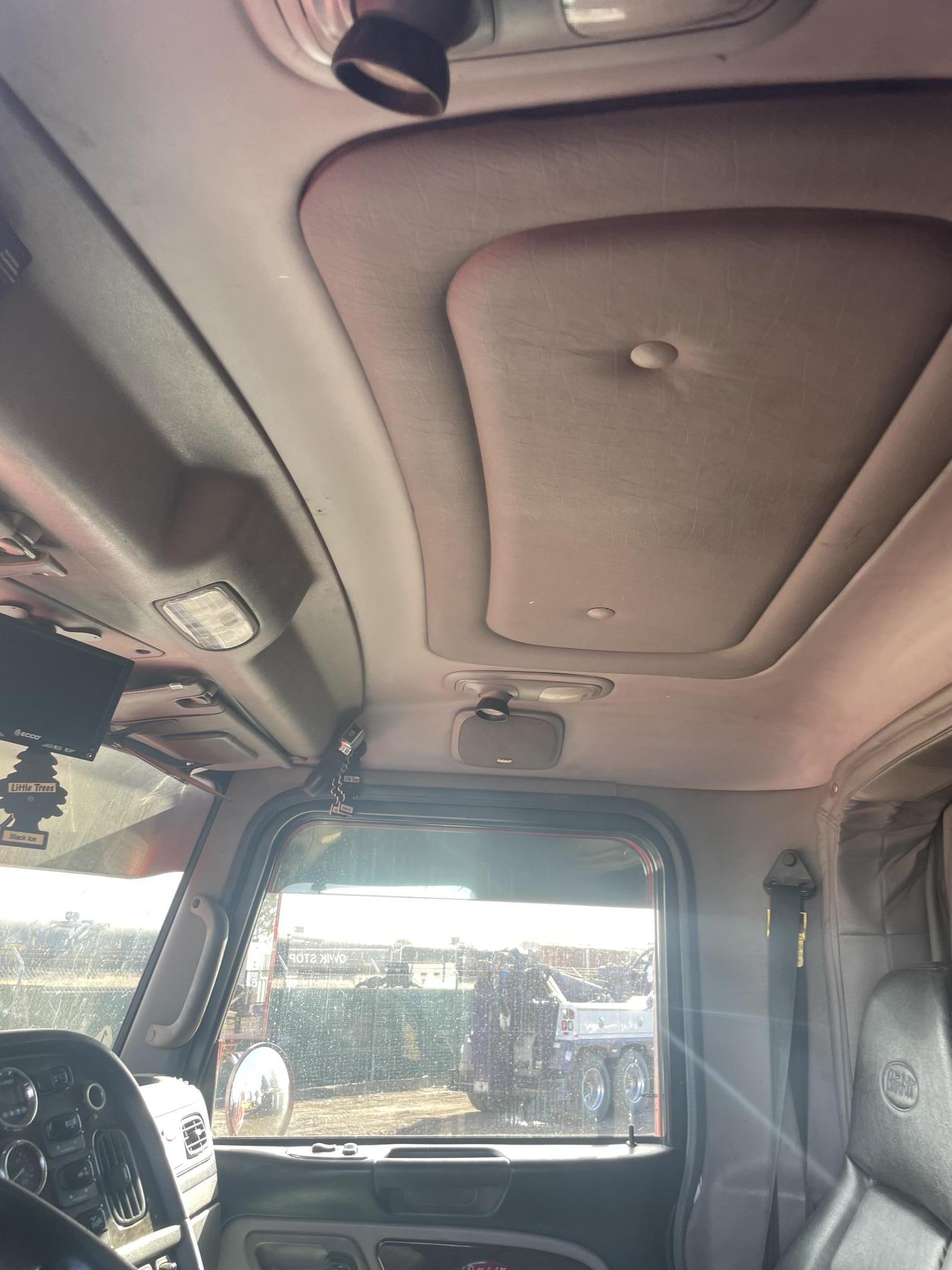 2012 PETERBILT 389 - Image 72