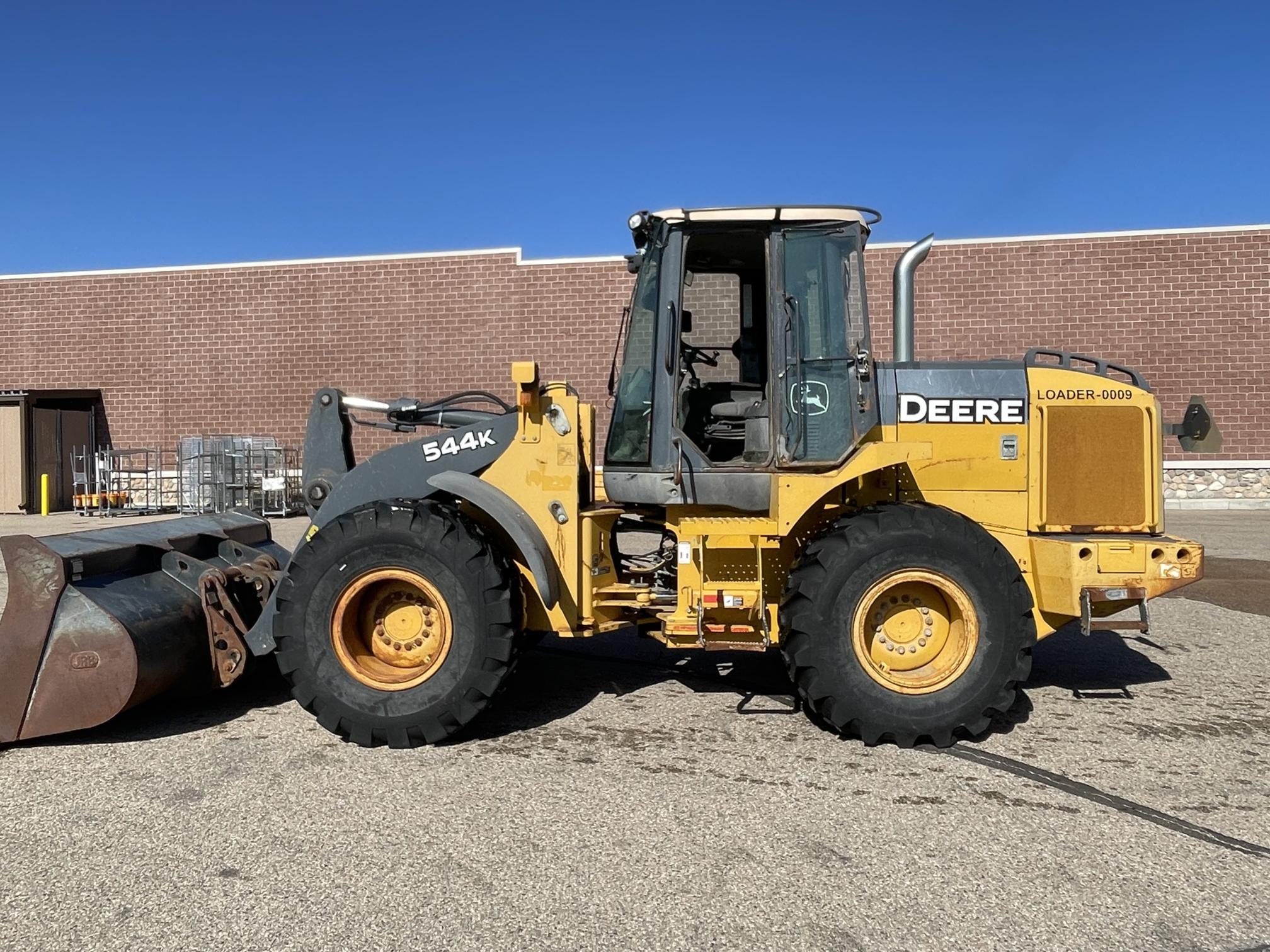 2011 DEERE 544K - Image 9