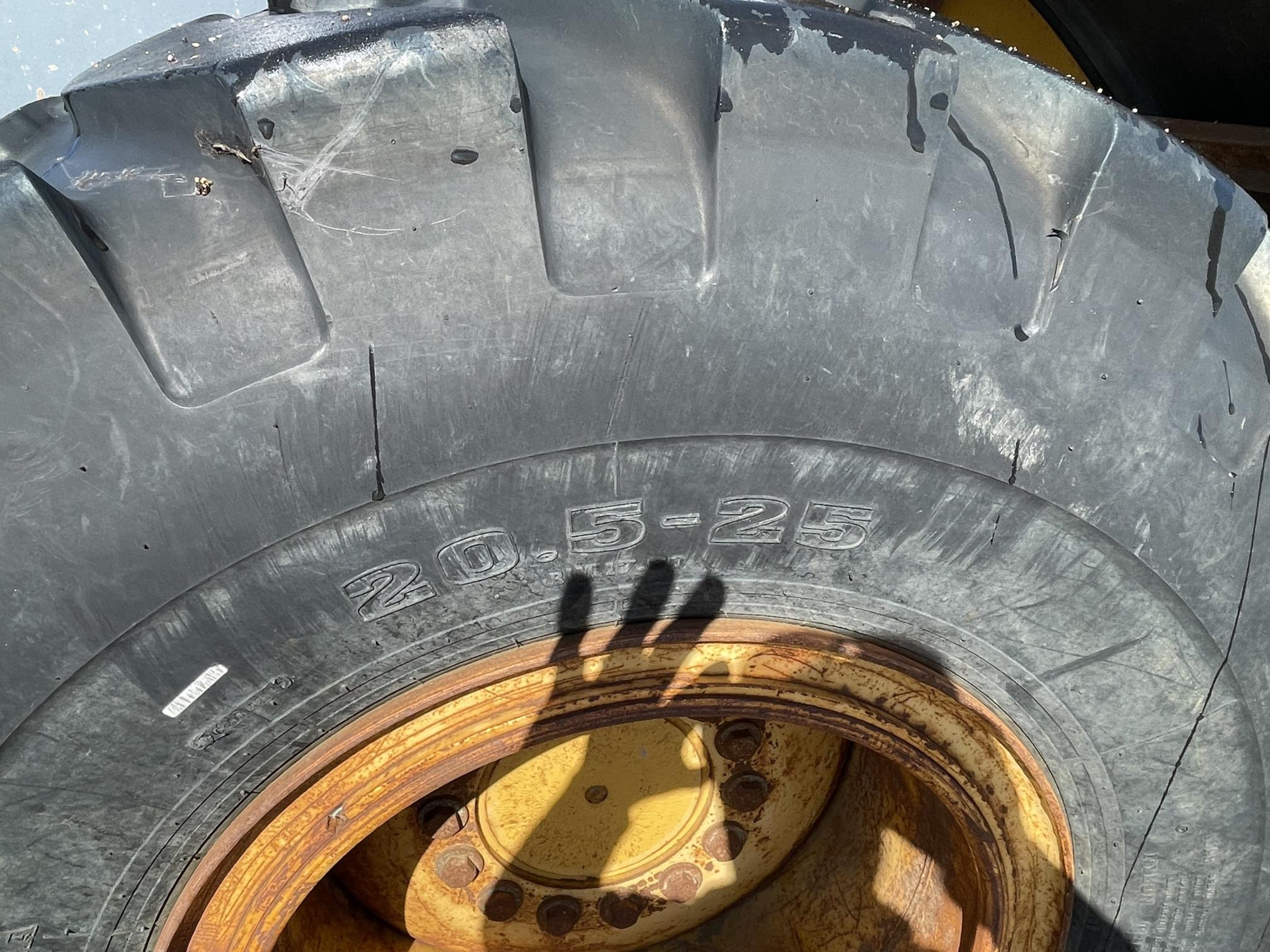 2011 DEERE 544K - Image 58