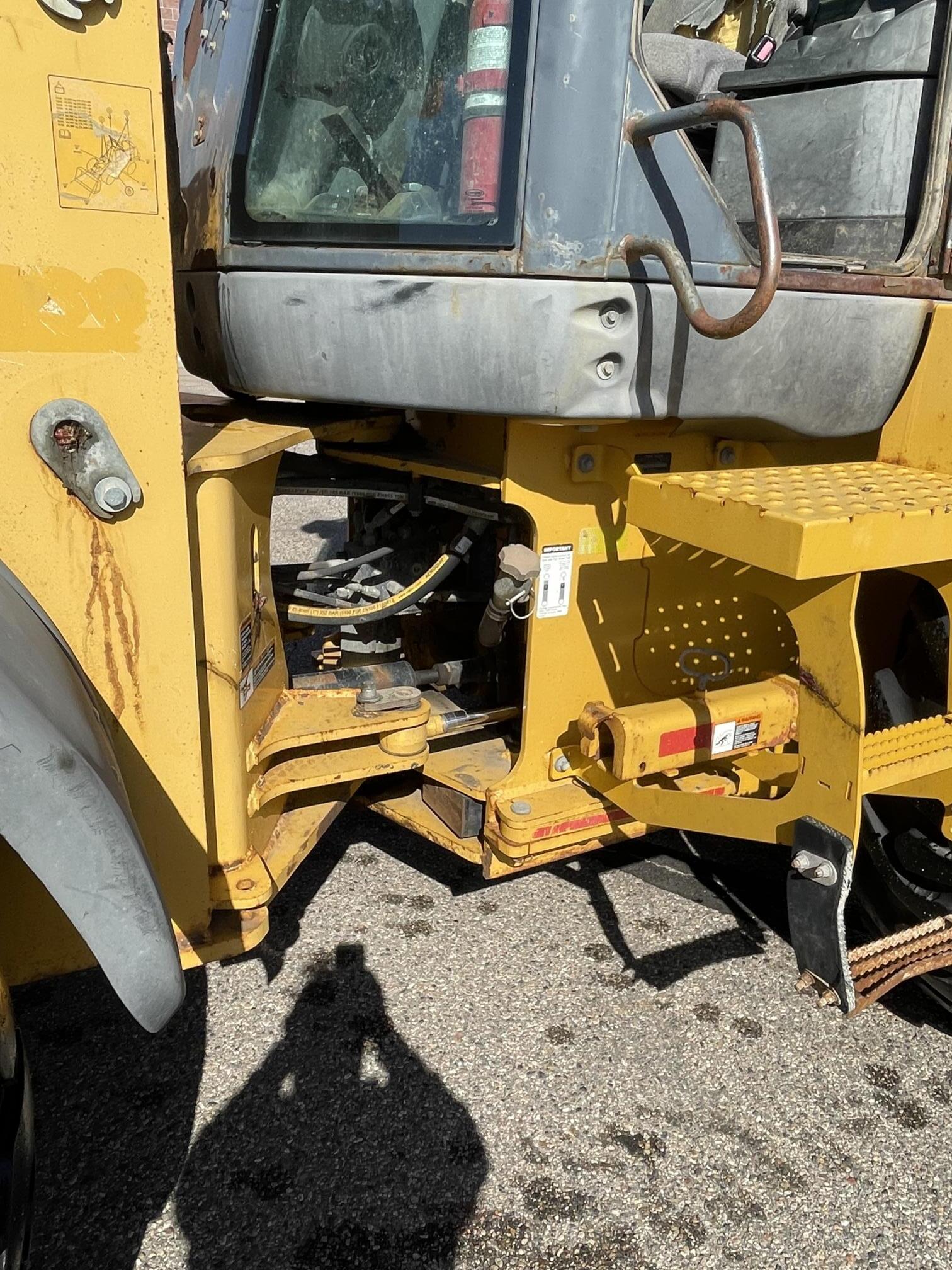 2011 DEERE 544K - Image 26