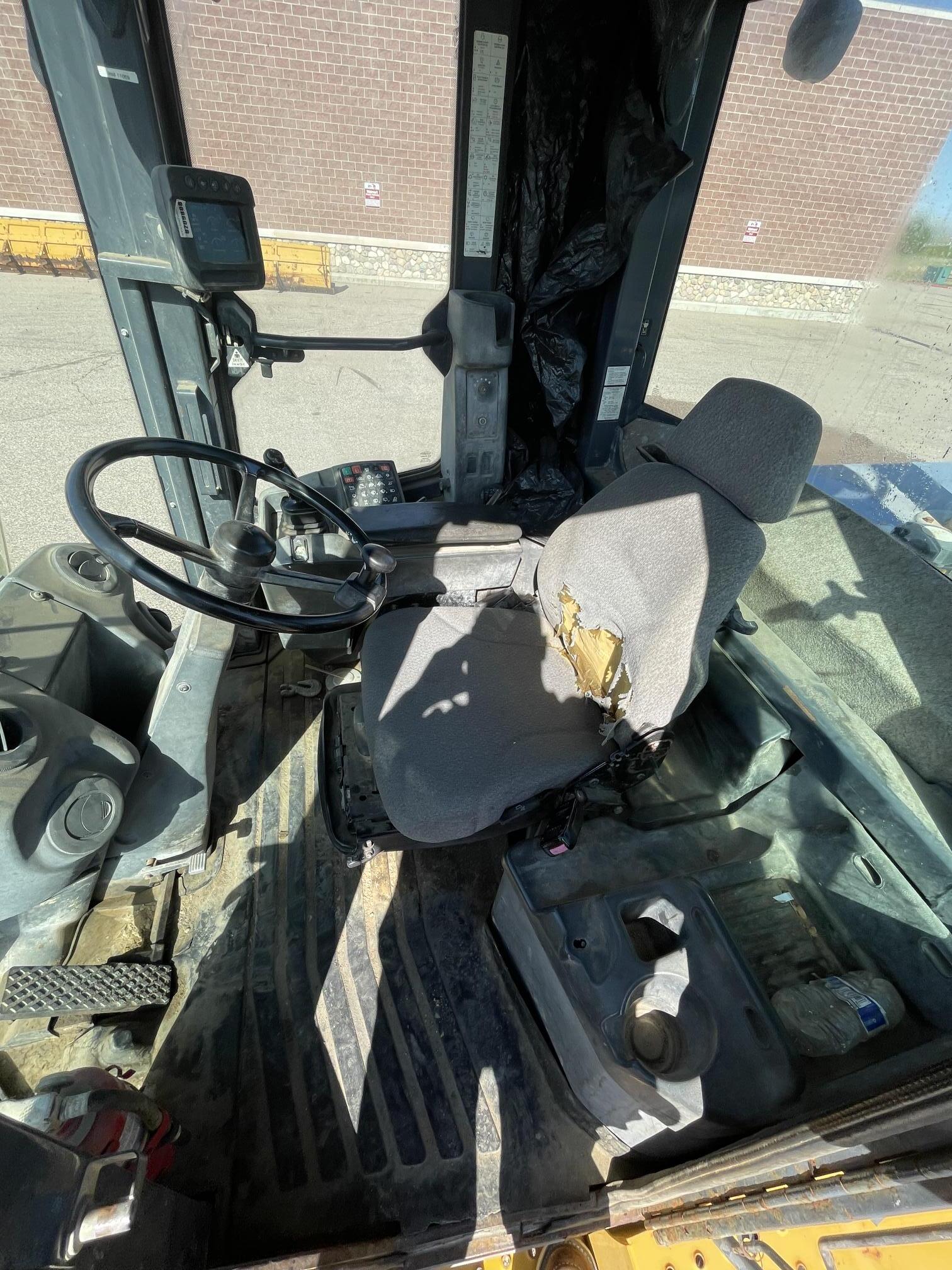 2011 DEERE 544K - Image 31