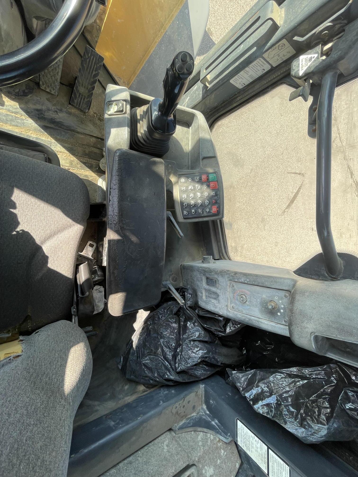 2011 DEERE 544K - Image 37