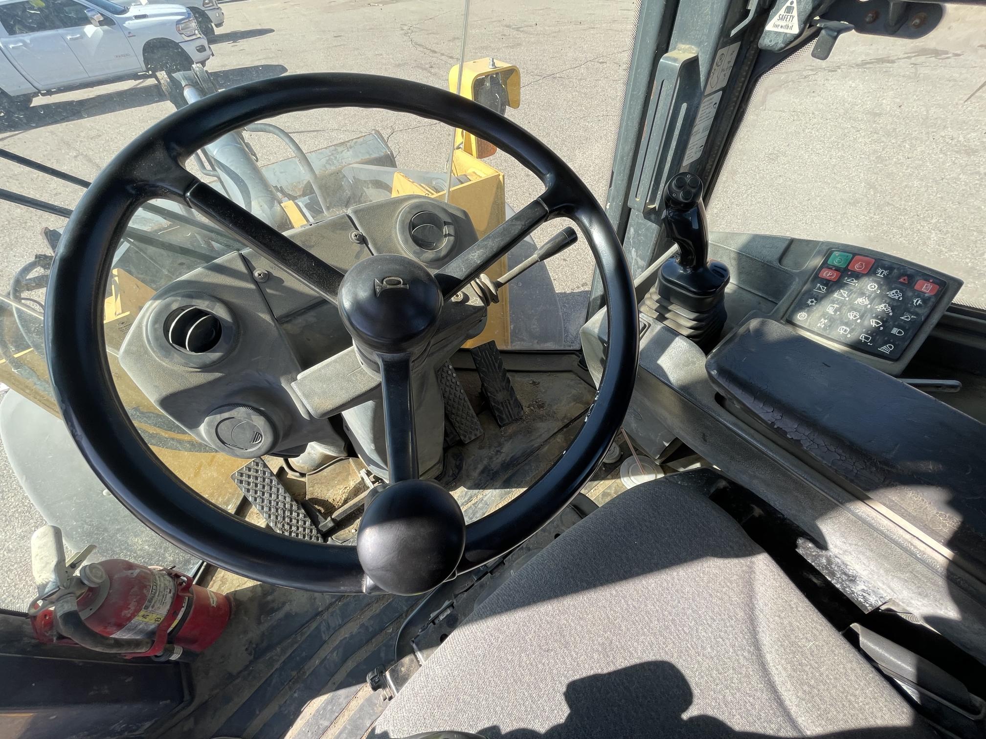 2011 DEERE 544K - Image 32