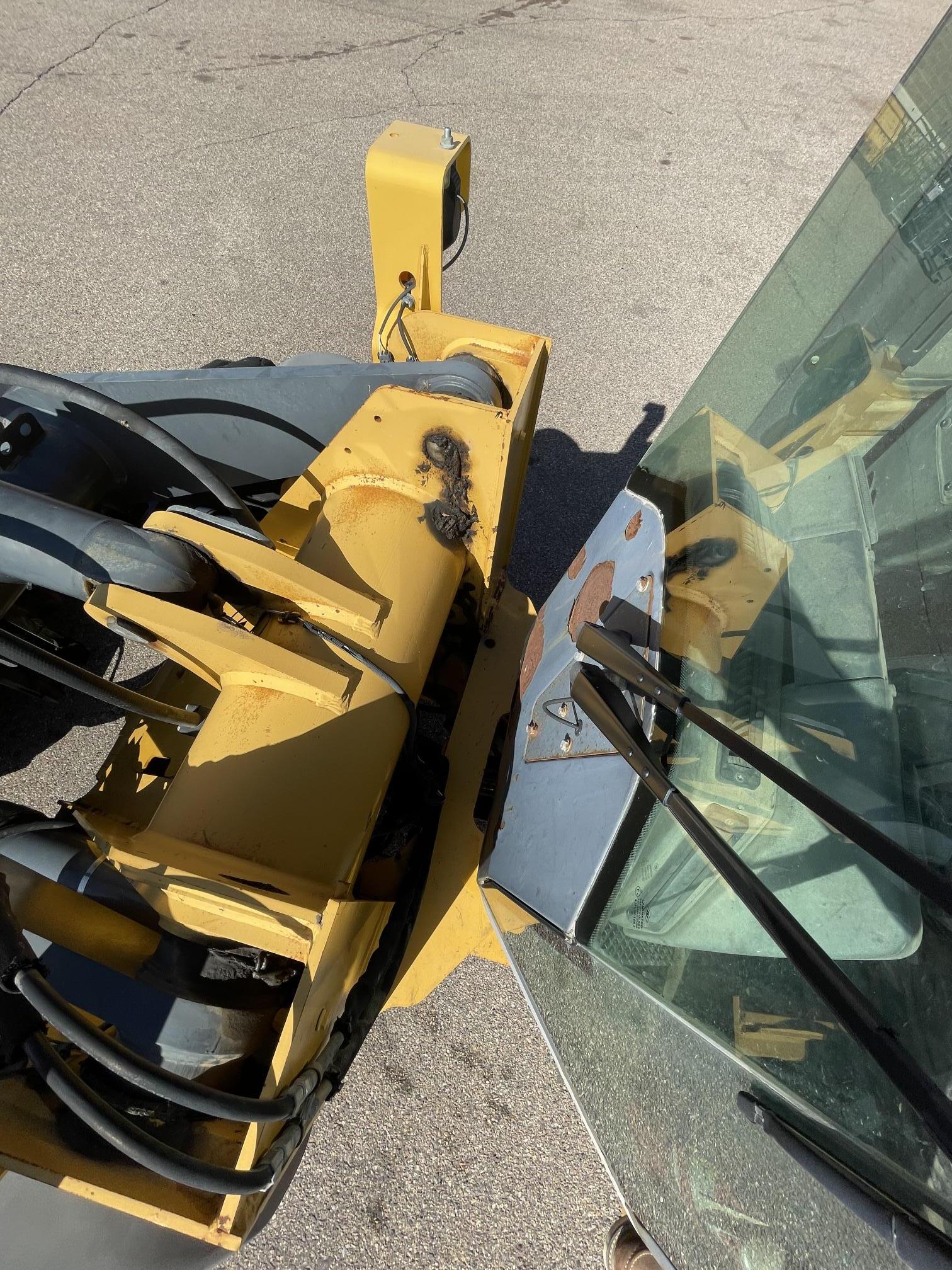 2011 DEERE 544K - Image 41