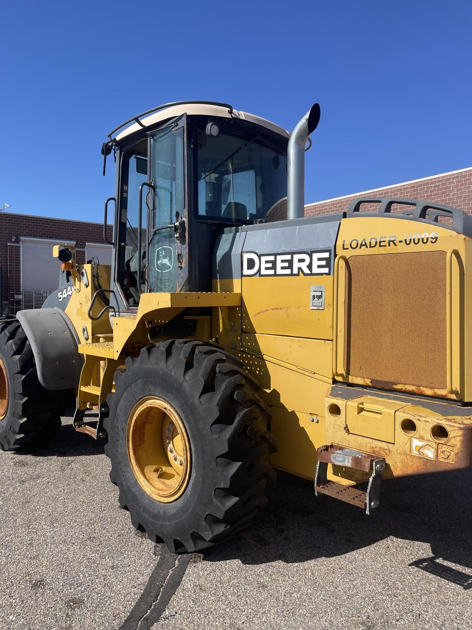 2011 DEERE 544K - Image 10