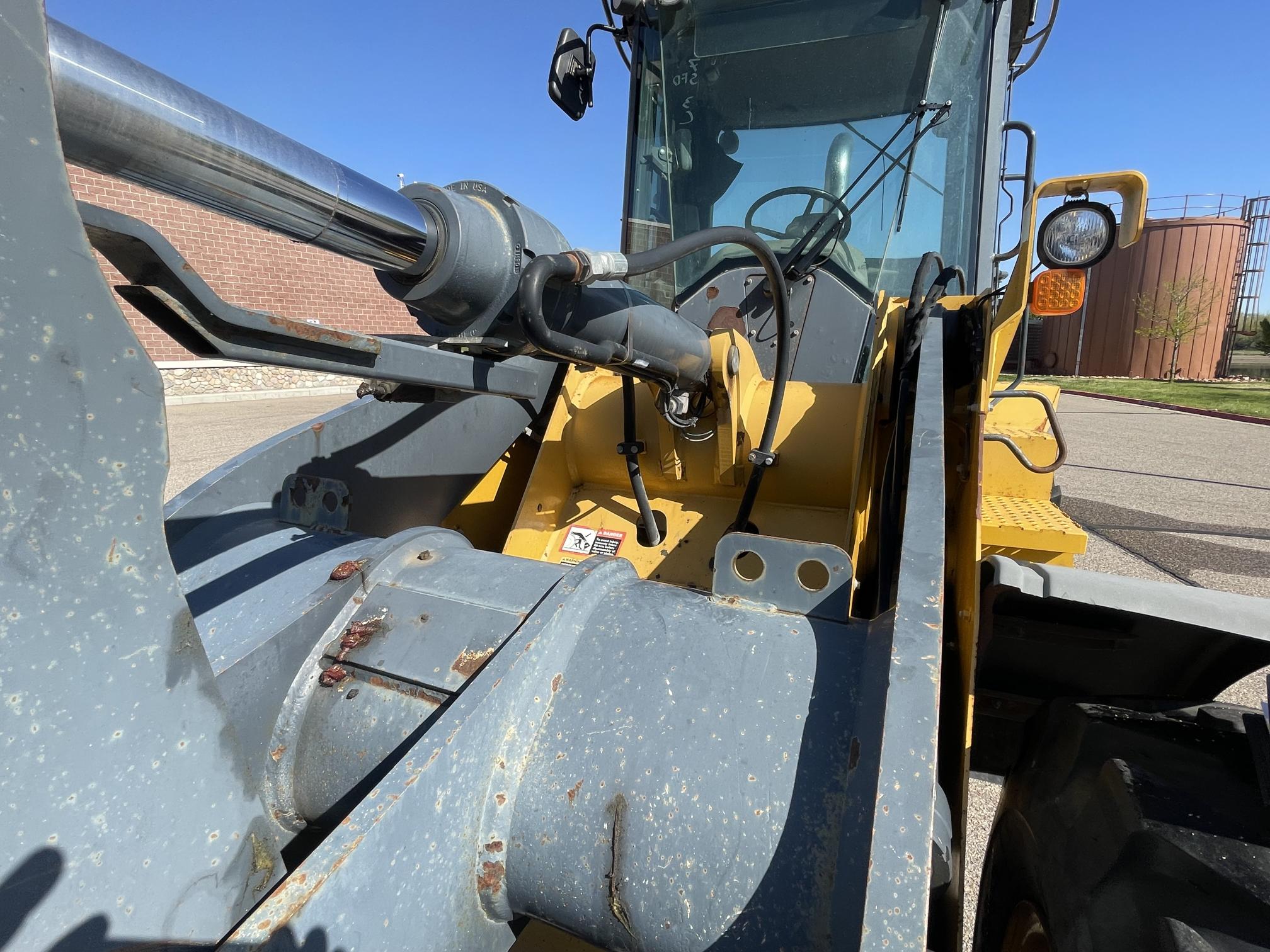 2011 DEERE 544K - Image 43