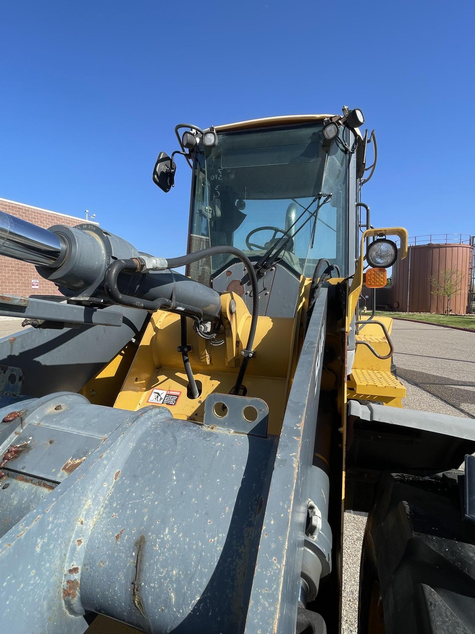 2011 DEERE 544K - Image 42