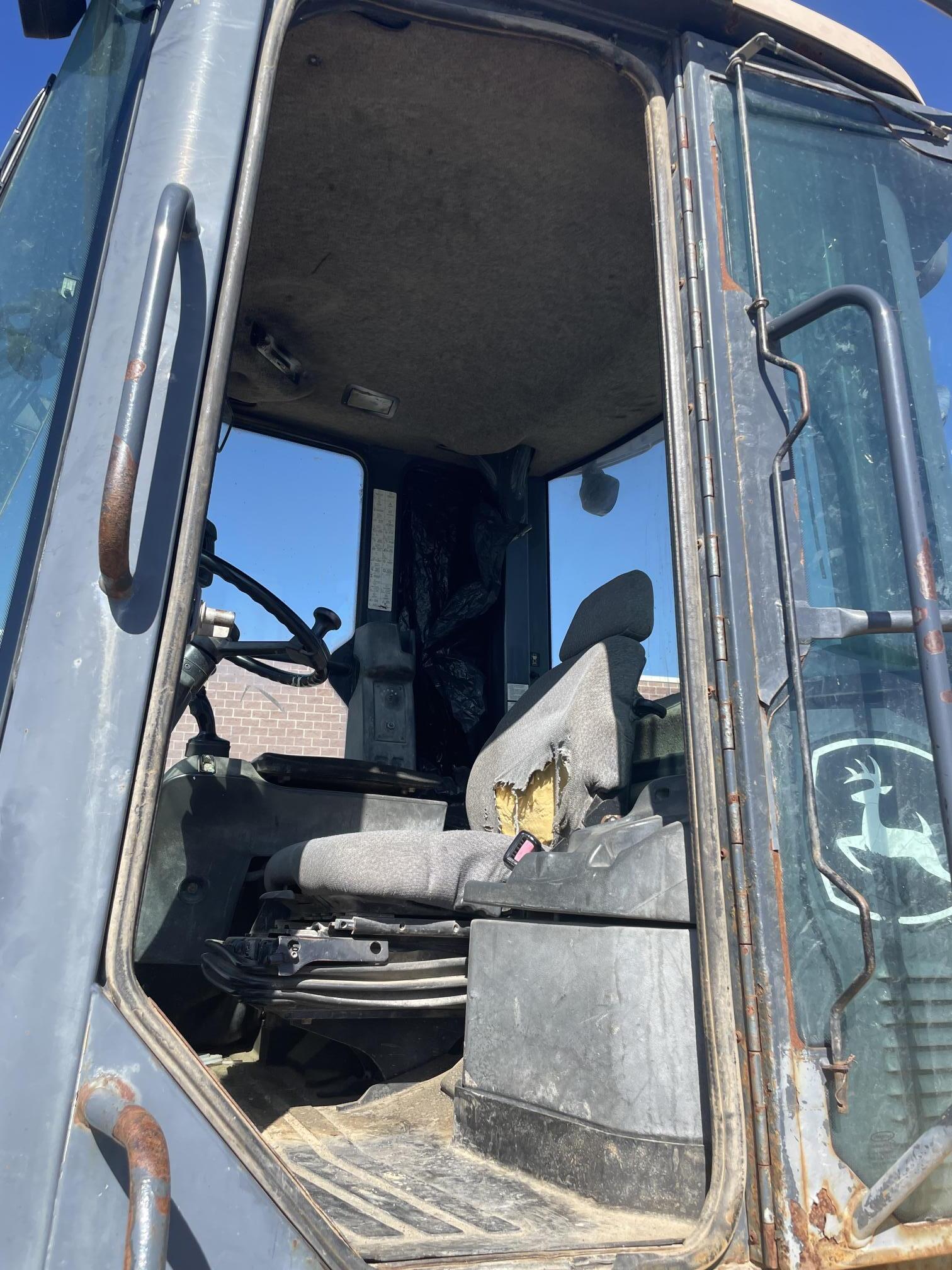 2011 DEERE 544K - Image 28