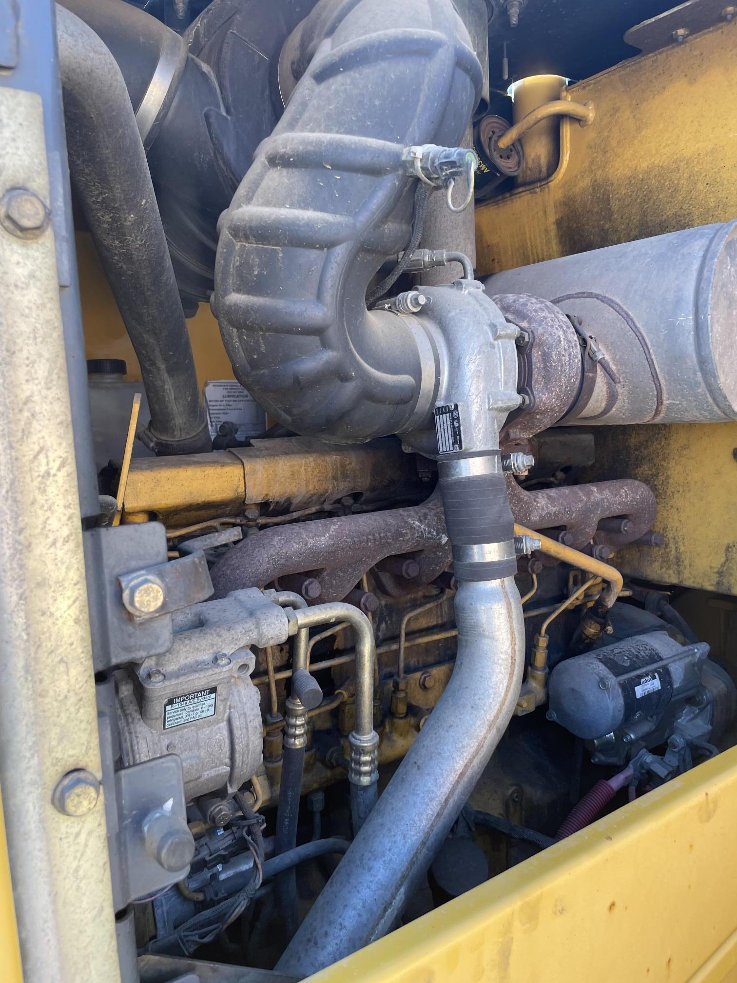 2011 DEERE 544K - Image 21