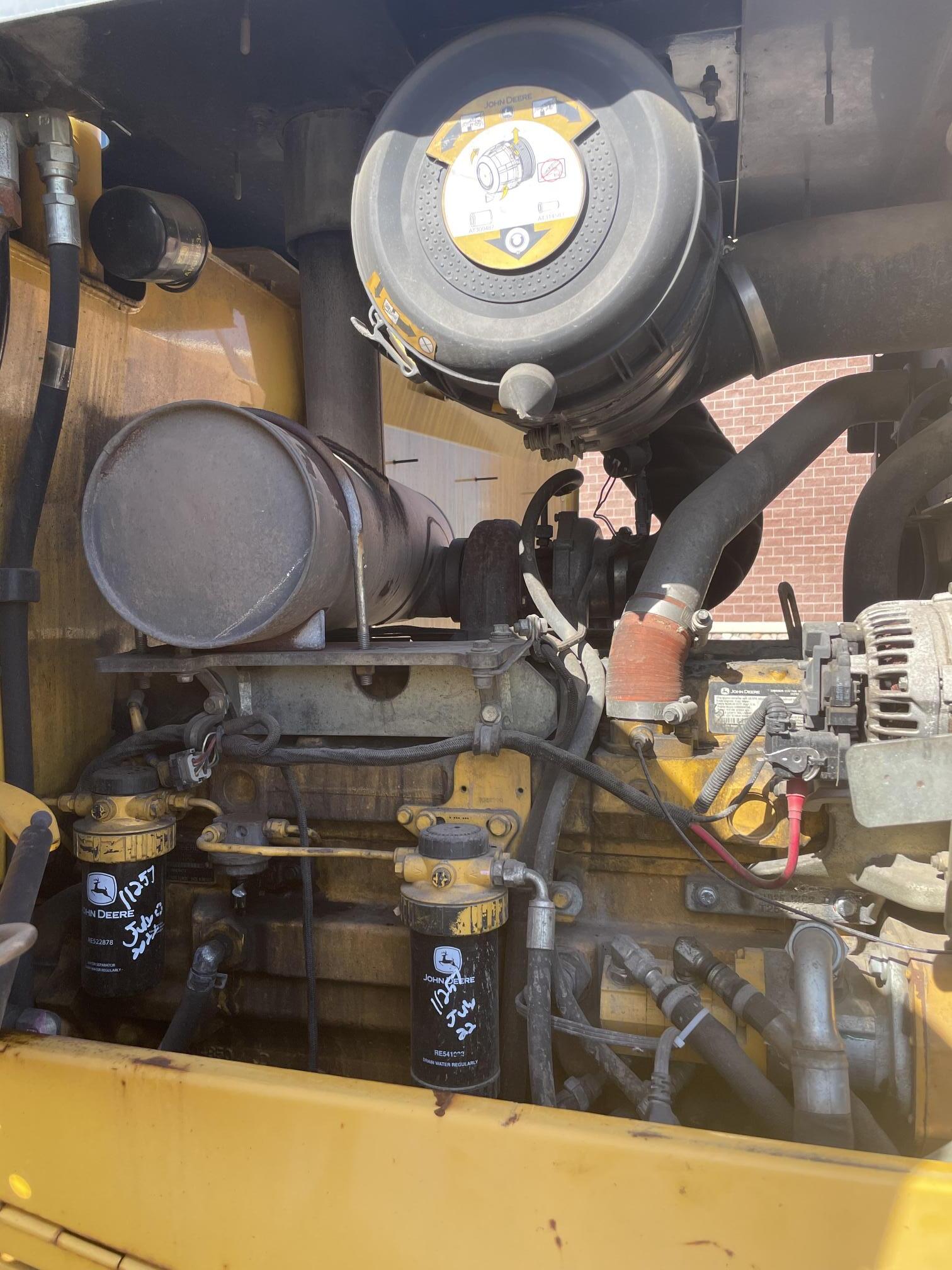 2011 DEERE 544K - Image 22