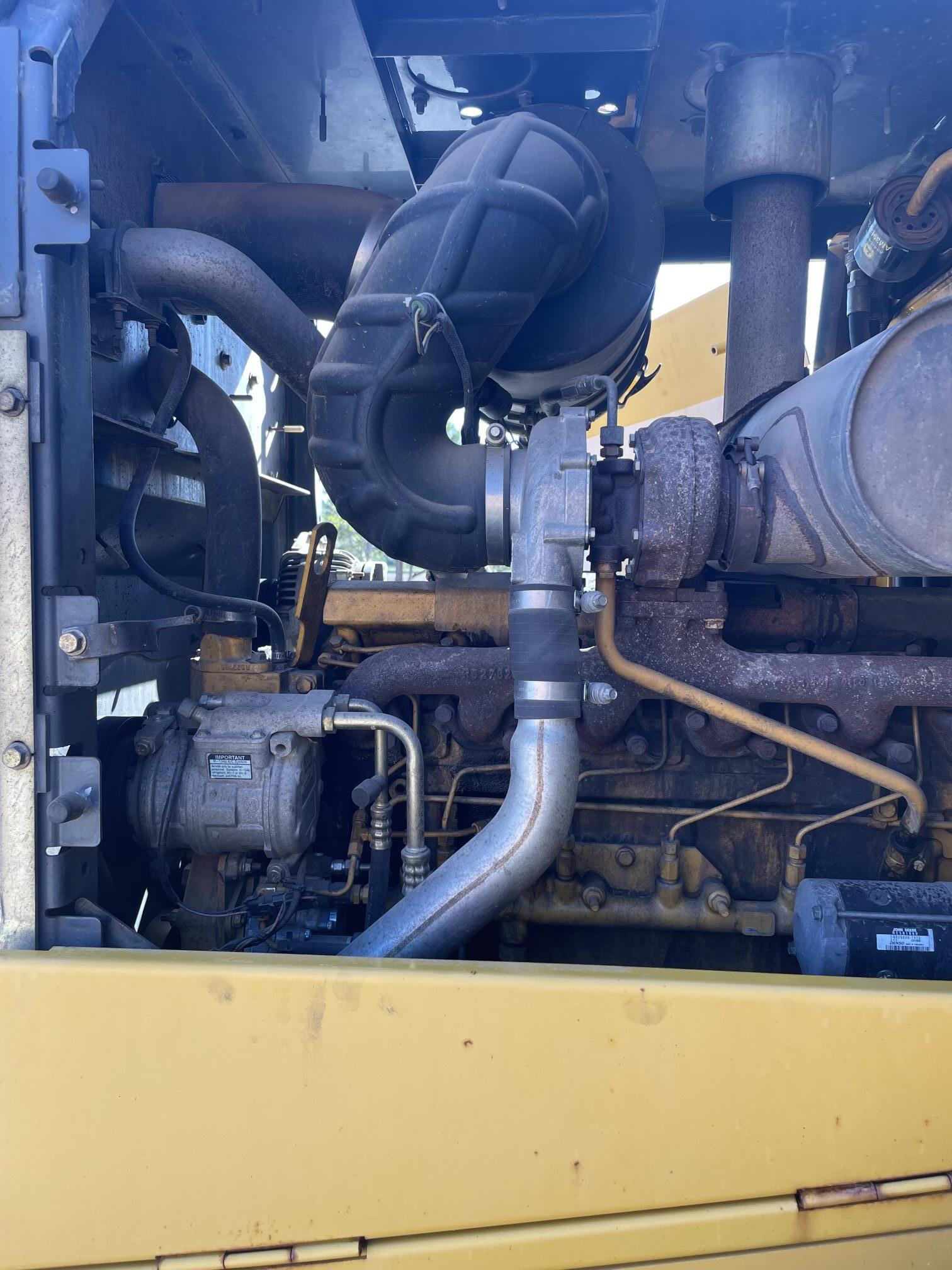 2011 DEERE 544K - view 19 of 62