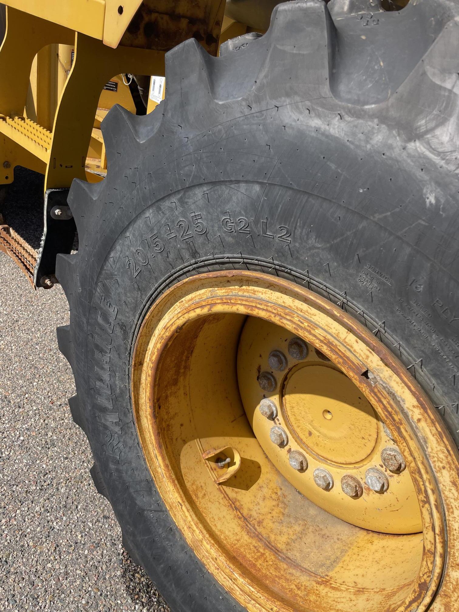 2011 DEERE 544K - Image 53