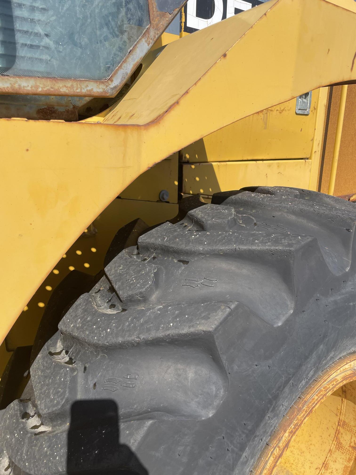 2011 DEERE 544K - Image 51