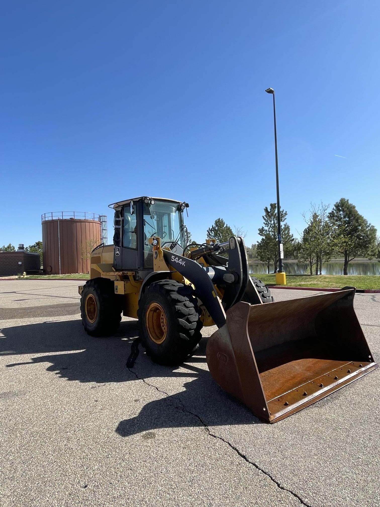 2011 DEERE 544K - Image 3