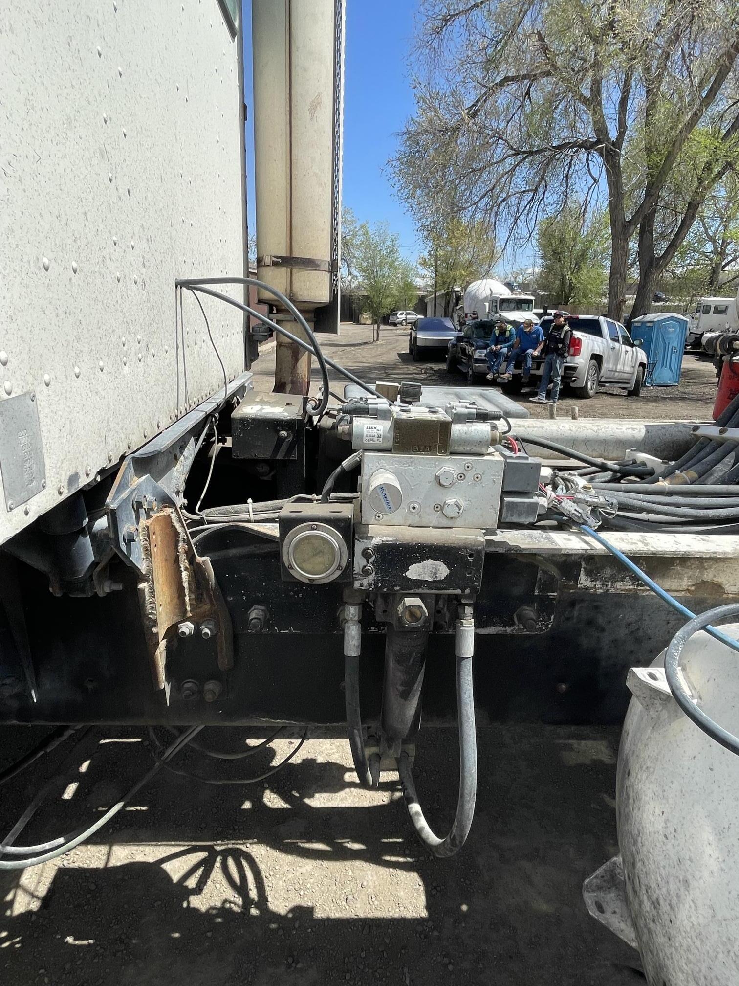 2001 INTERNATIONAL DF557 - Image 30