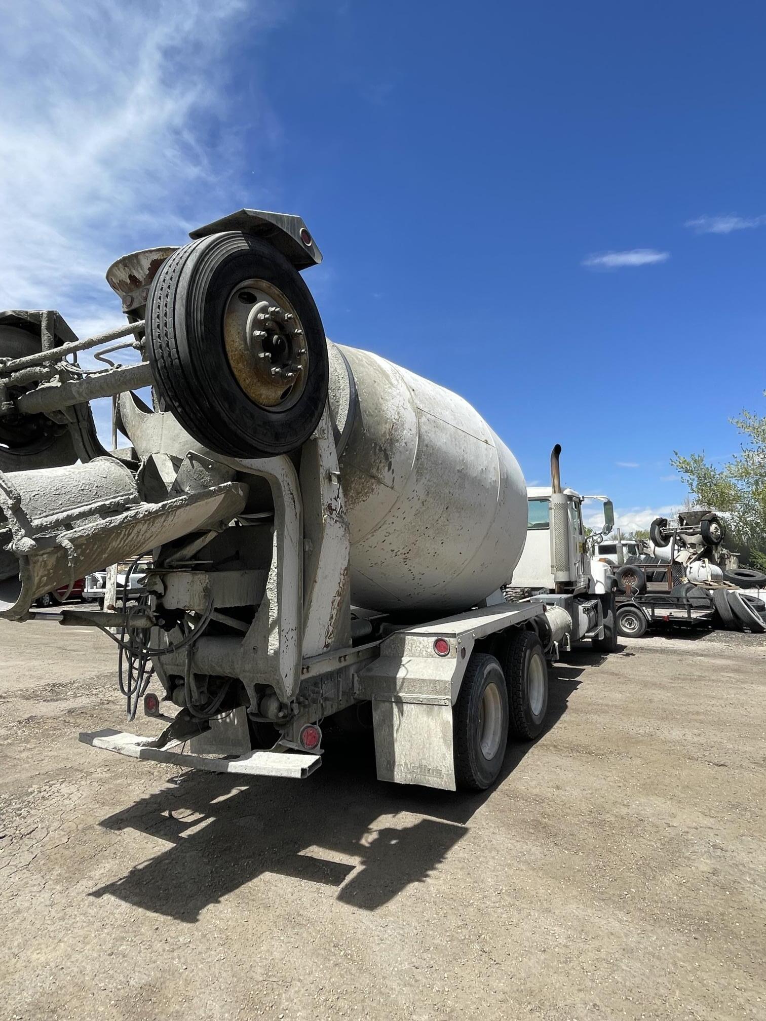 2001 INTERNATIONAL DF557