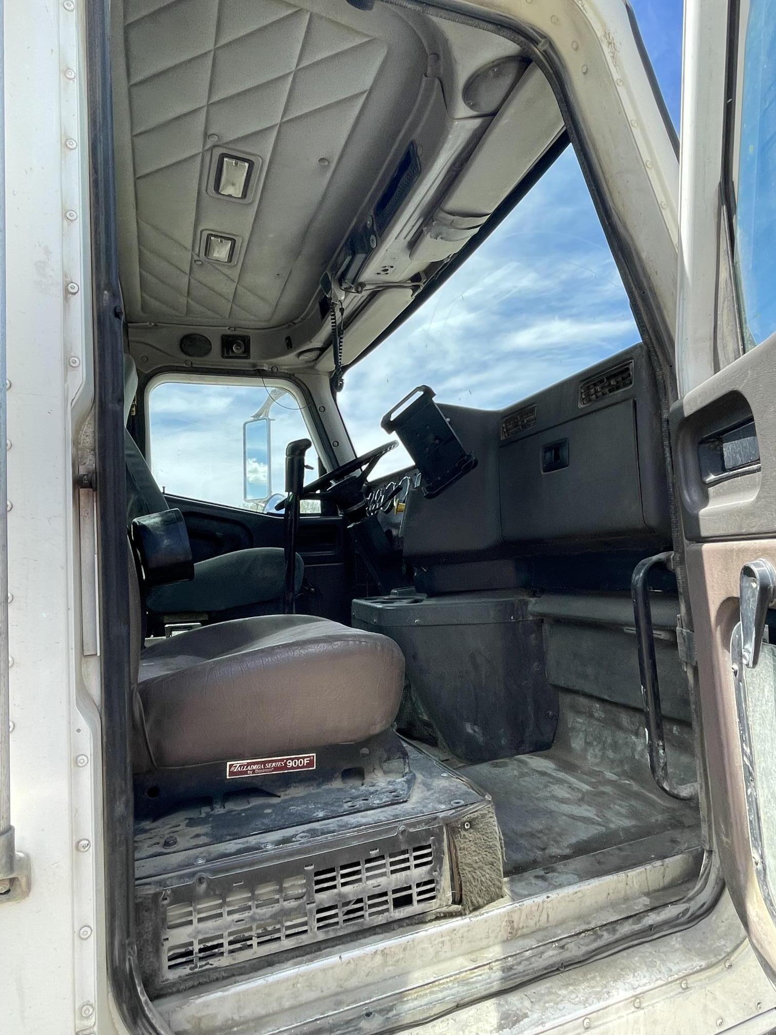 2001 INTERNATIONAL DF557 - Image 21