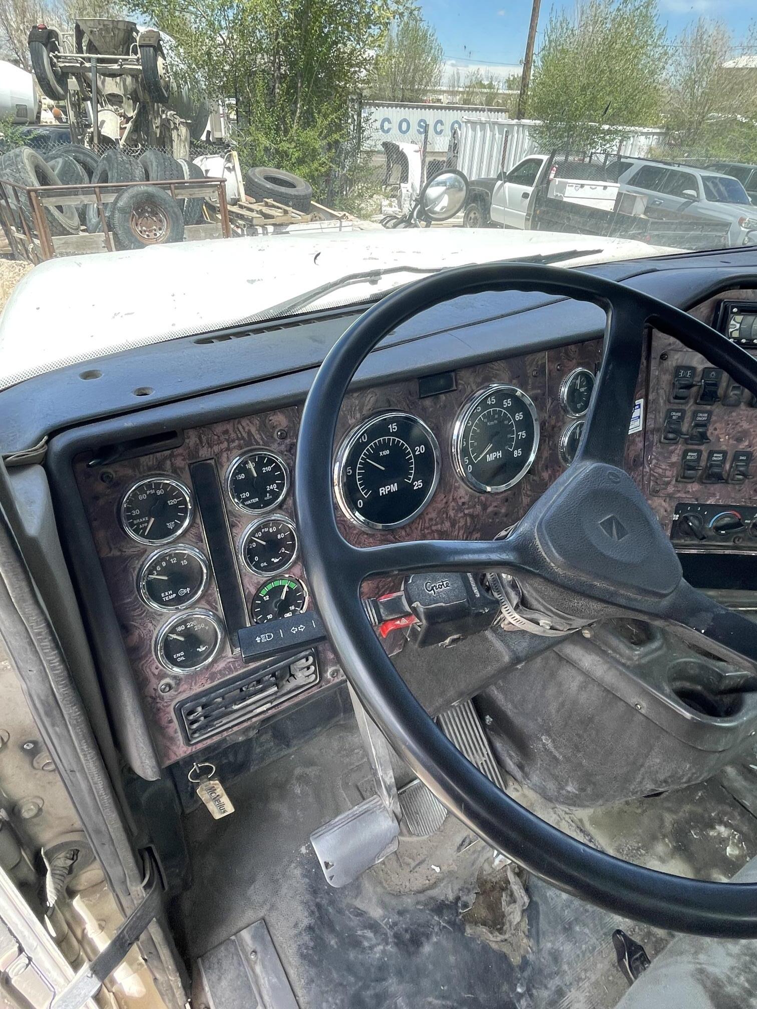 2001 INTERNATIONAL DF557 - Image 8