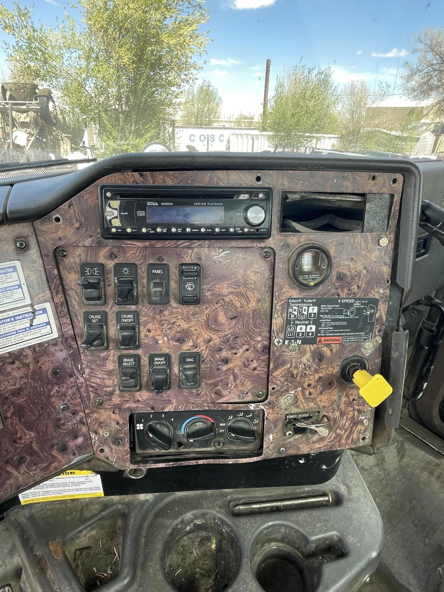 2001 INTERNATIONAL DF557 - view 12 of 30