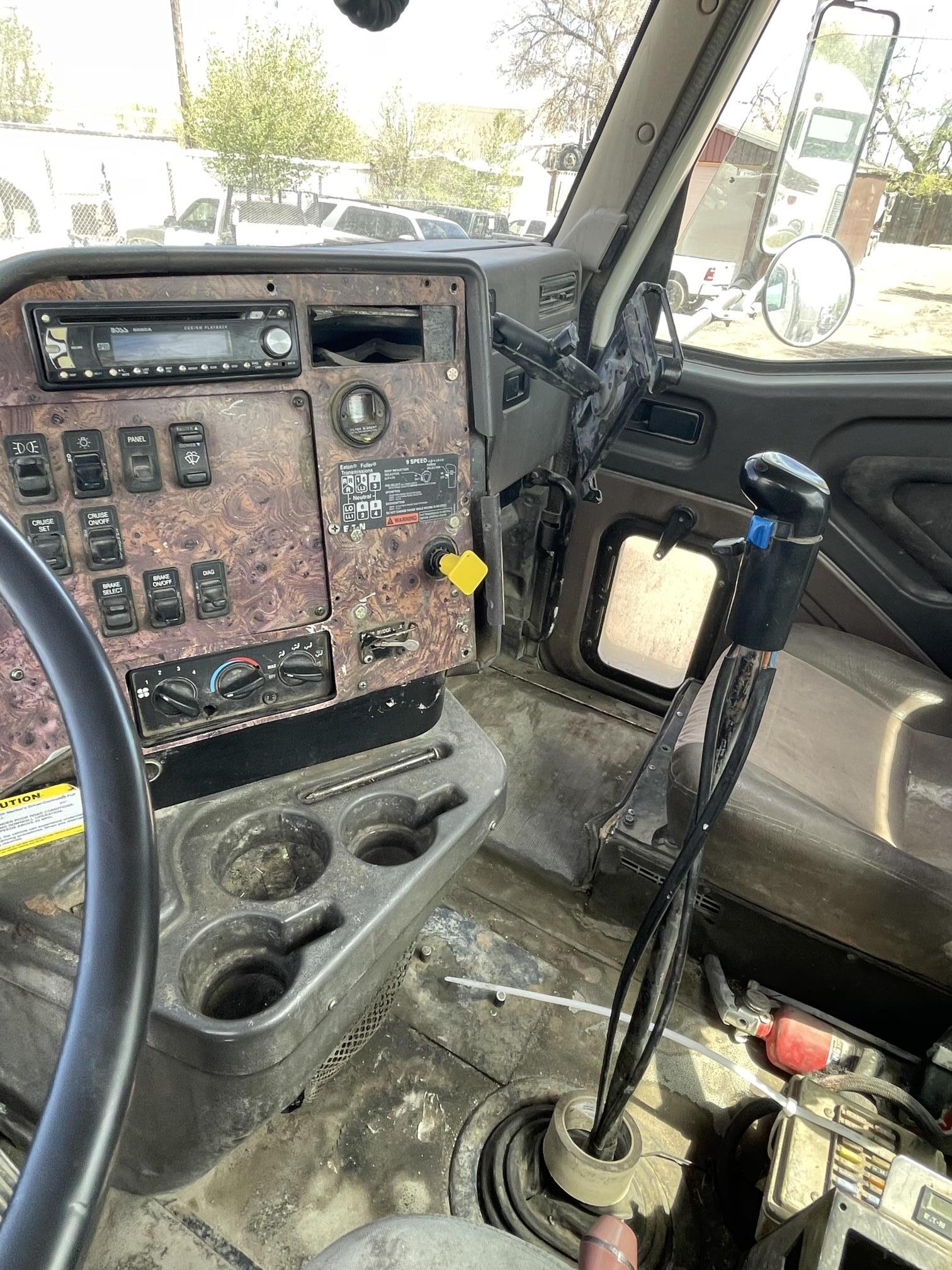 2001 INTERNATIONAL DF557 - view 13 of 30