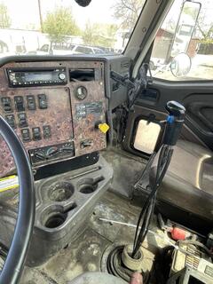 2001 INTERNATIONAL DF557 - Image 13