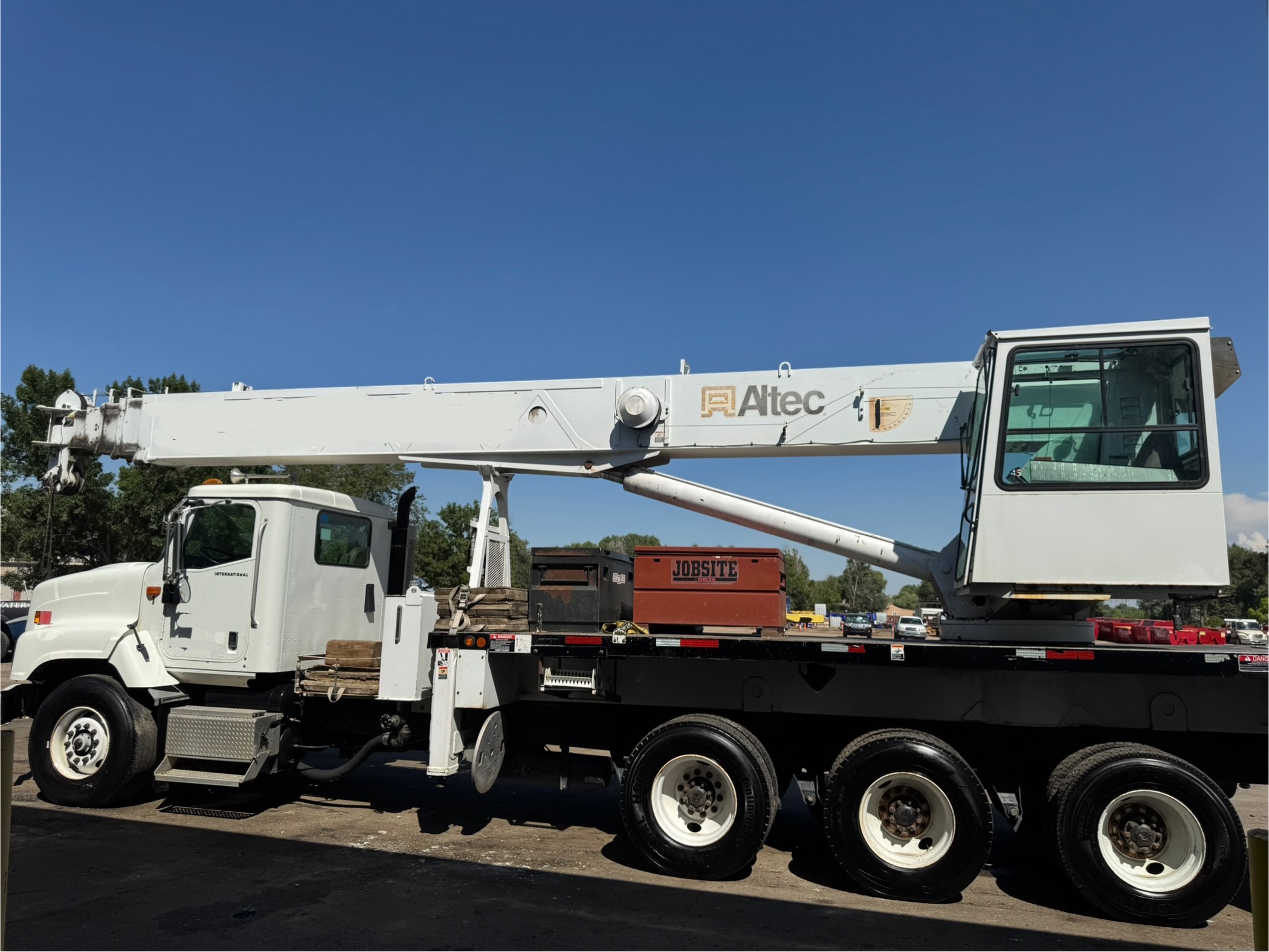 2007 ALTEC AC38-127 - Image 3