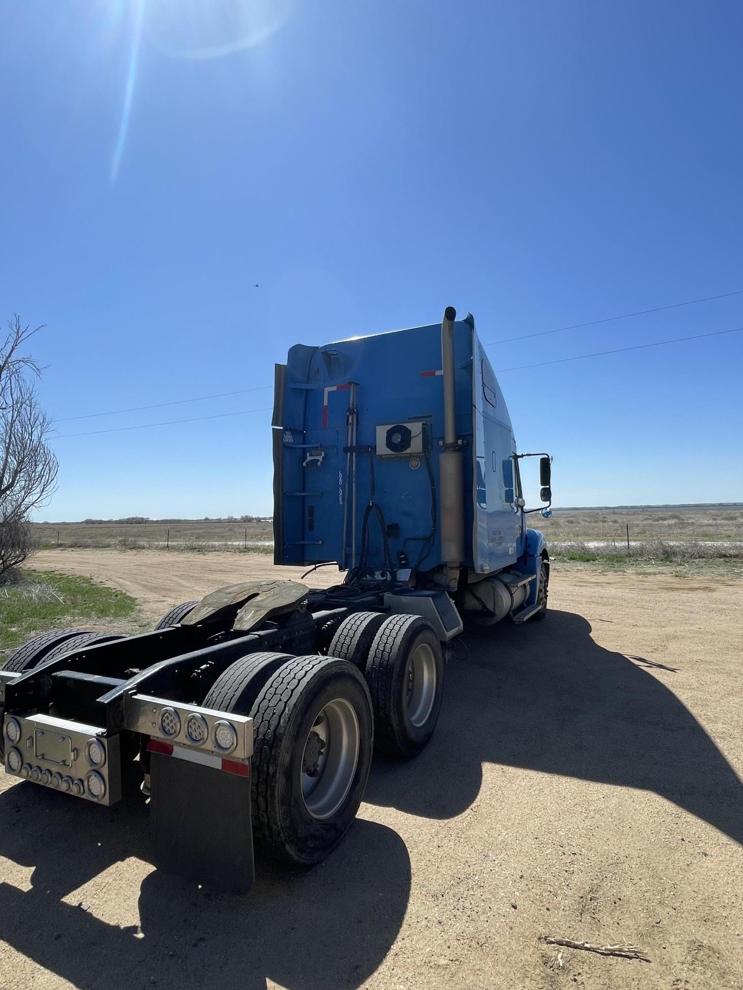 2007 FREIGHTLINER Columbia - view 15 of 87