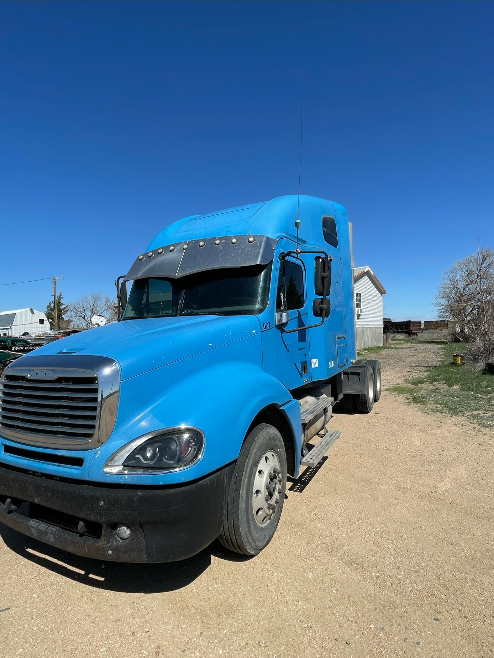 2007 FREIGHTLINER Columbia - view 4 of 87