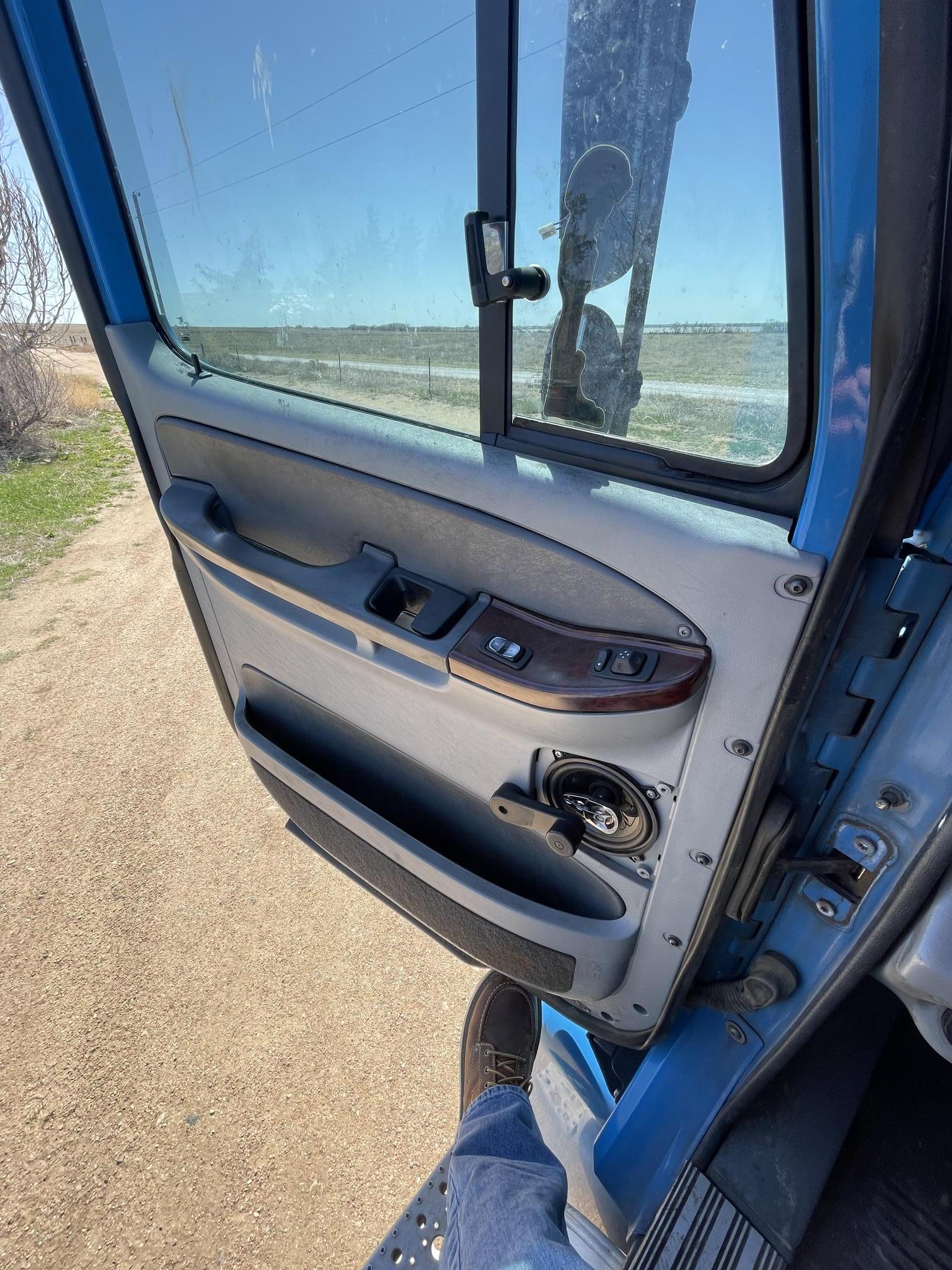 2007 FREIGHTLINER Columbia - view 18 of 87