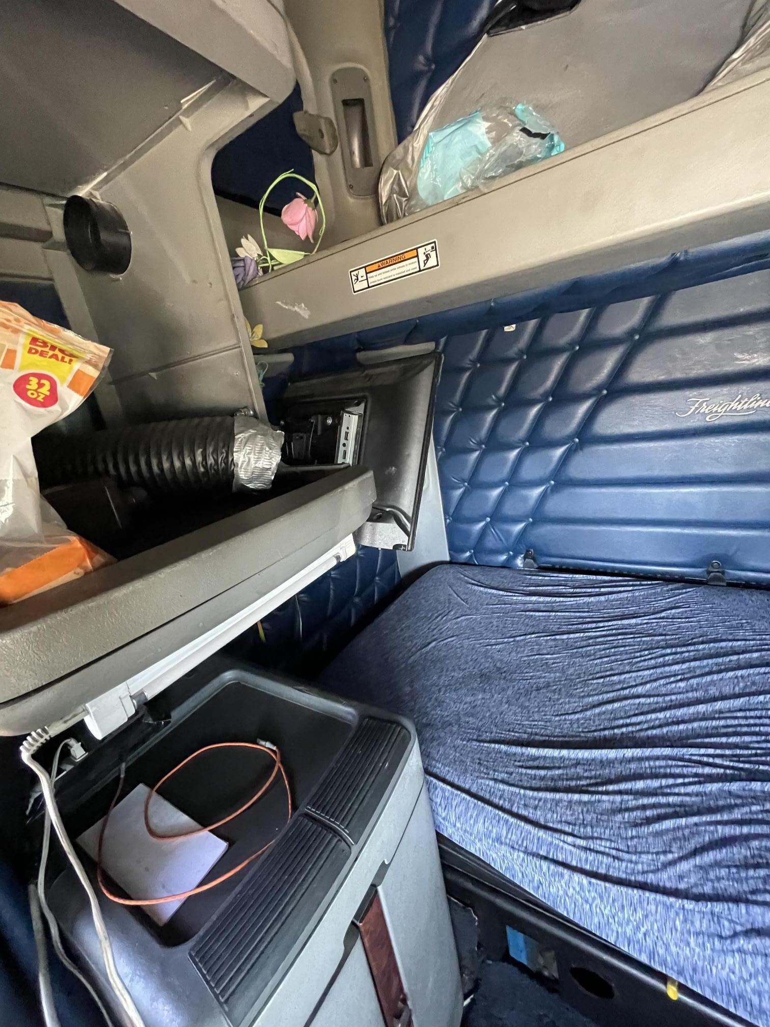 2007 FREIGHTLINER Columbia - Image 40