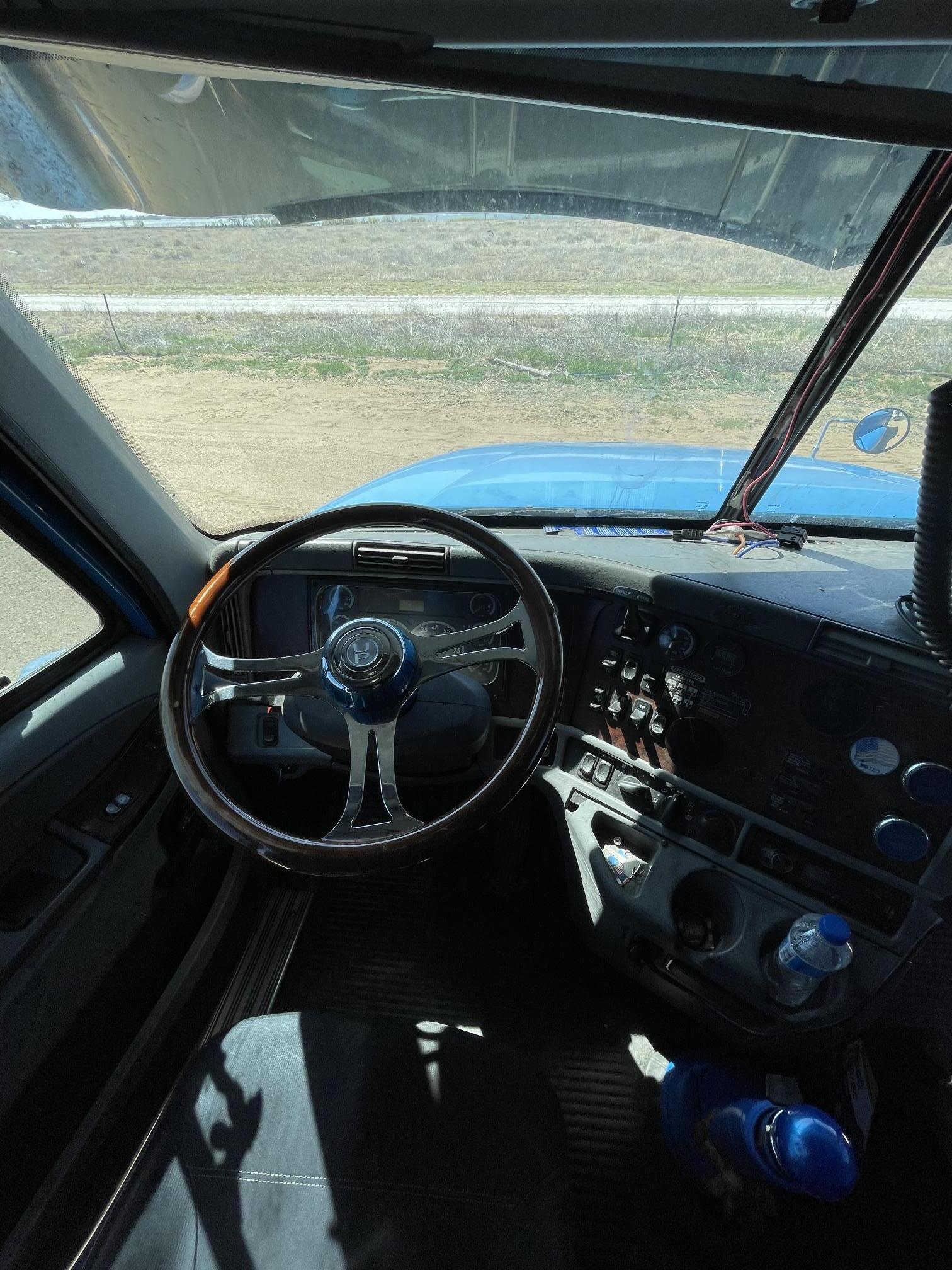 2007 FREIGHTLINER Columbia - Image 35