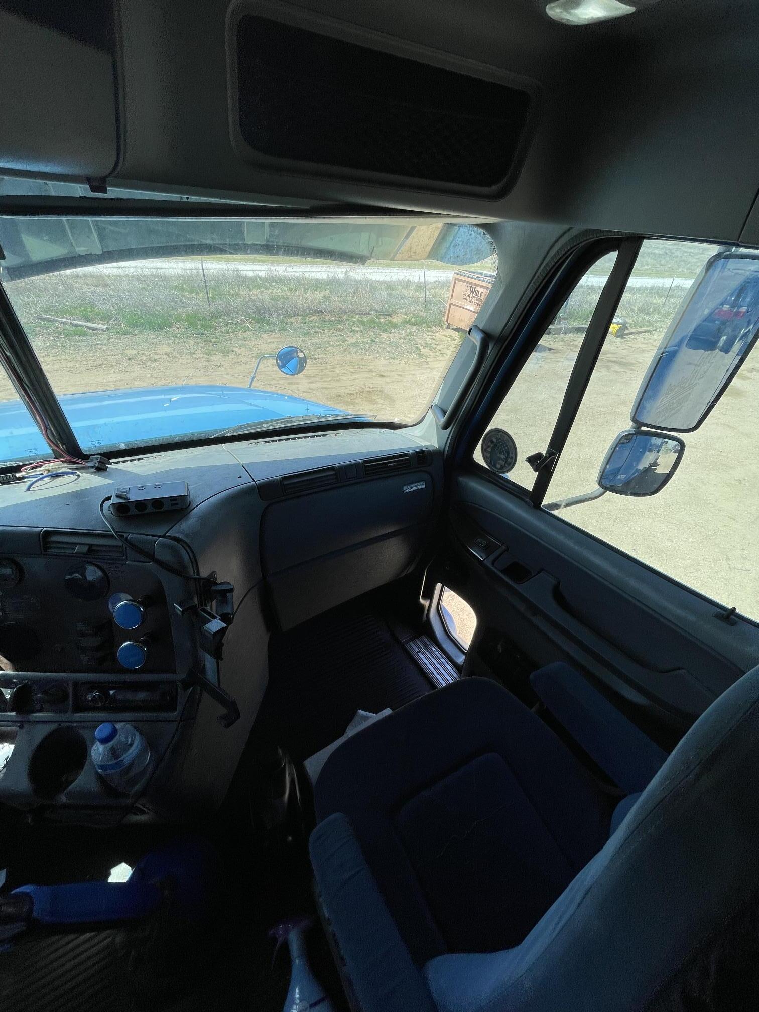 2007 FREIGHTLINER Columbia - Image 30