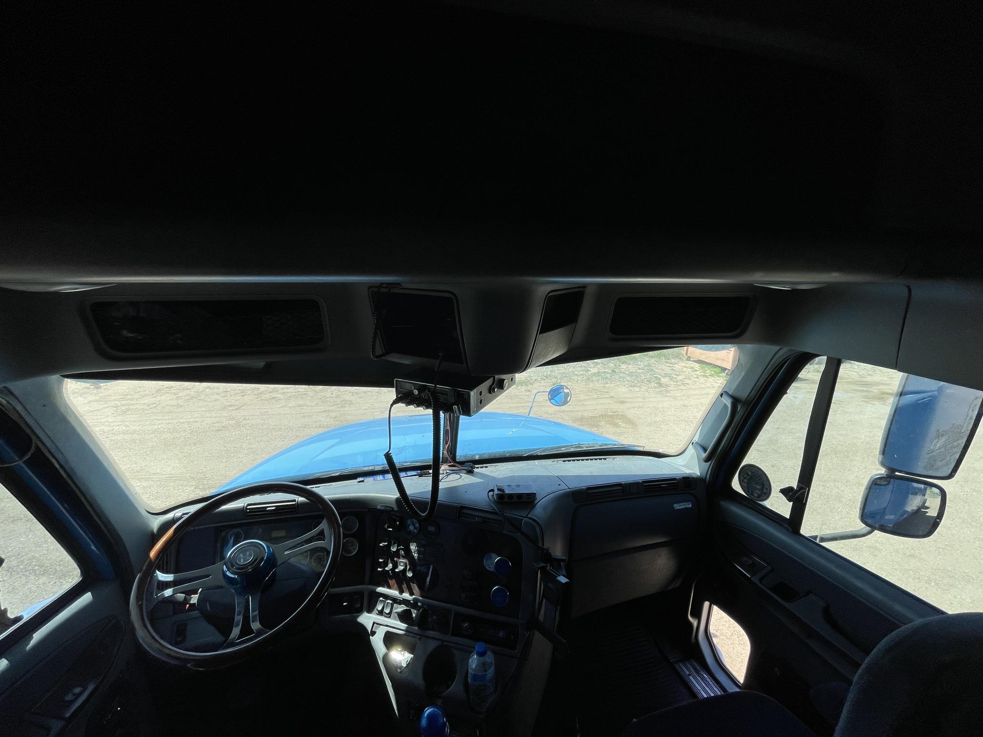 2007 FREIGHTLINER Columbia - Image 31